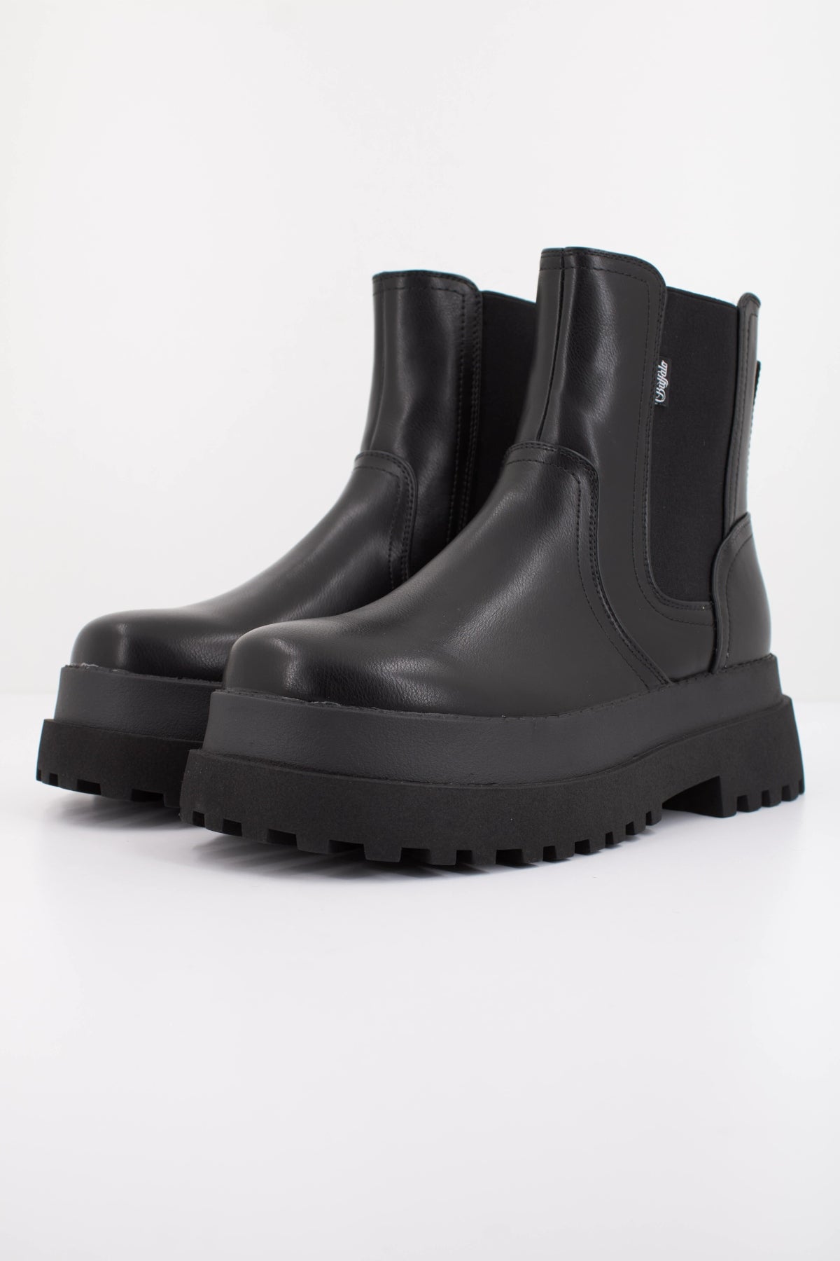 BUFFALO PLUTO CHELSEA VEGAN N en color NEGRO  (2)