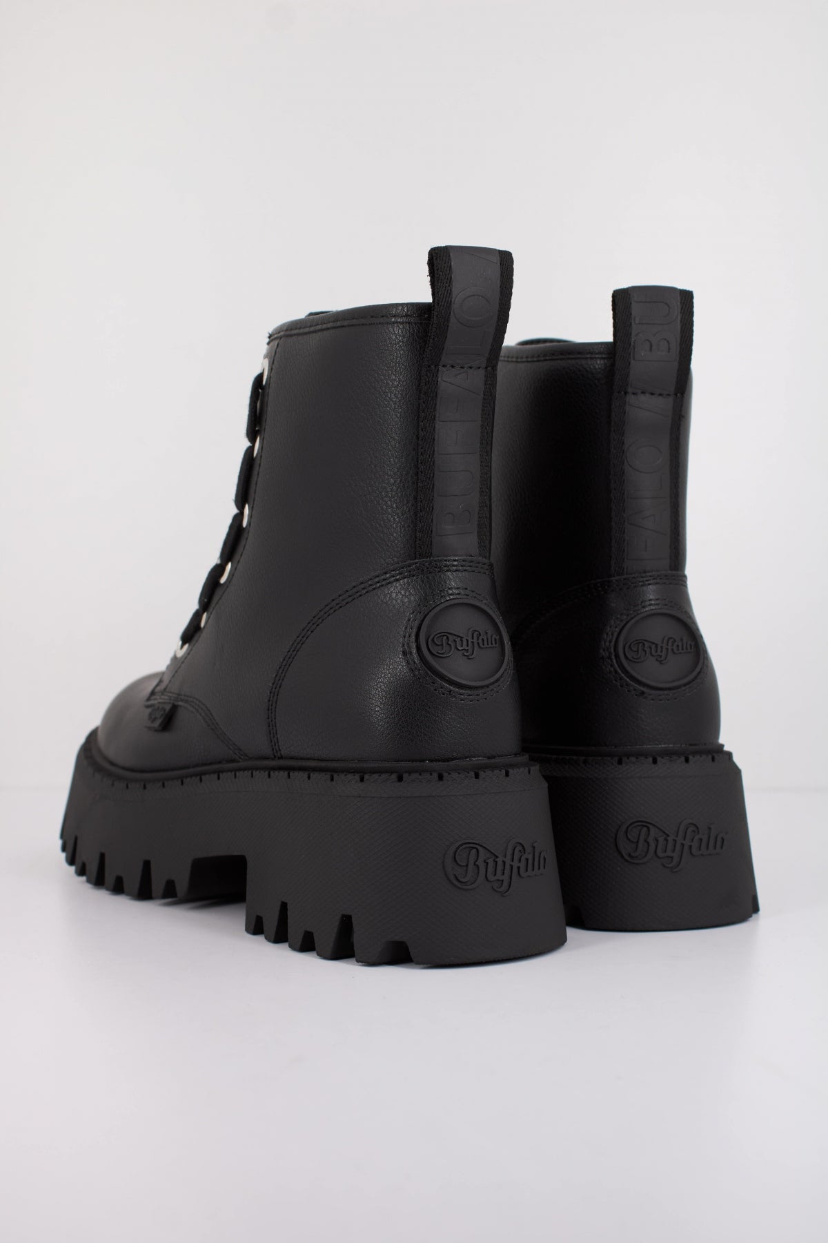 BUFFALO  ASPEN FRONT ZIP  en color NEGRO  (4)