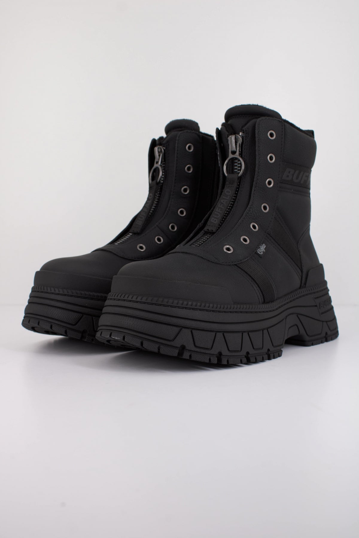 BUFFALO FUSION FRONT ZIP VEGA en color NEGRO  (2)
