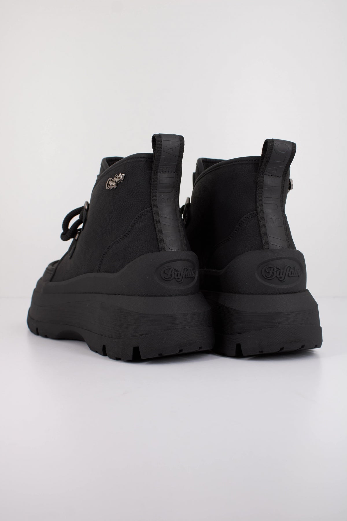 BUFFALO OLYMPIA CHUKKA WARM en color NEGRO  (3)