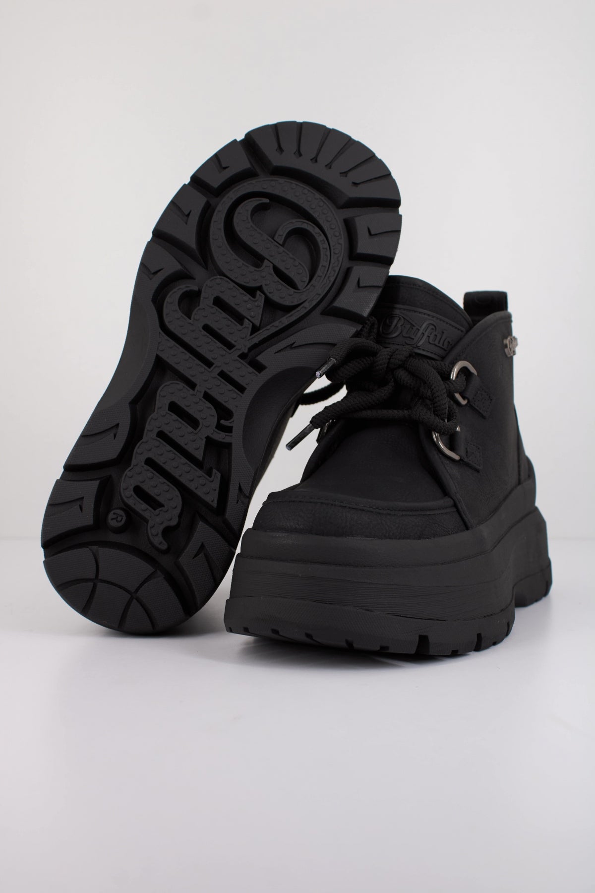 BUFFALO OLYMPIA CHUKKA WARM en color NEGRO  (4)