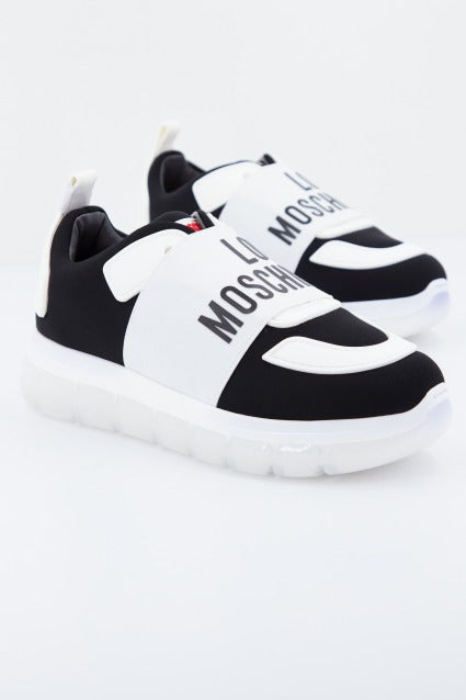 LOVE MOSCHINO JAGBJY  en color NEGRO  (1)