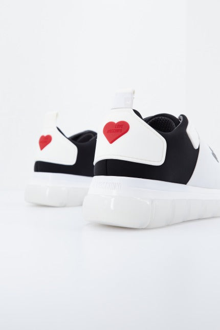 LOVE MOSCHINO JAGBJY  en color NEGRO  (2)