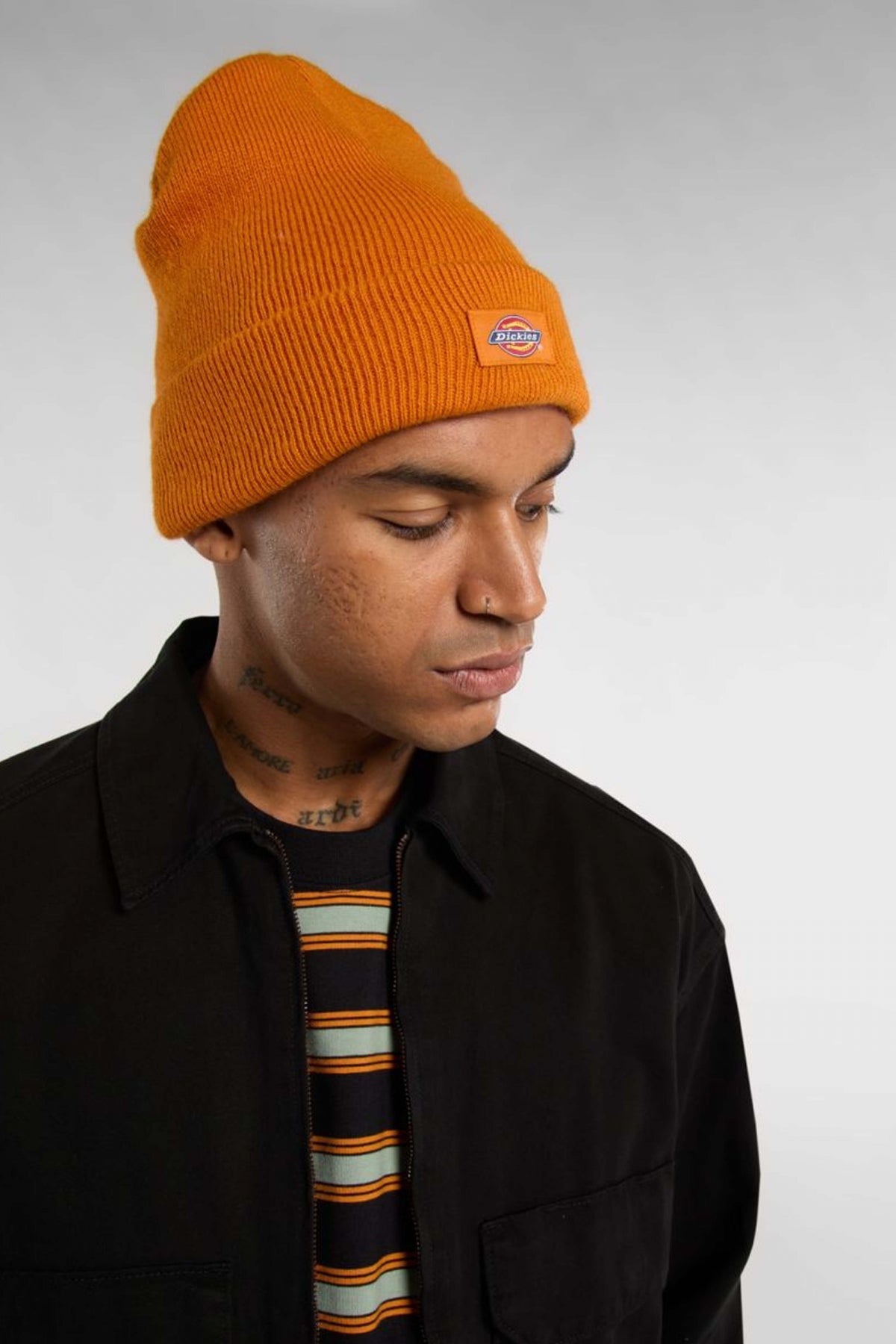 DICKIES GIBSLAND BEANIE en color NARANJA  (3)