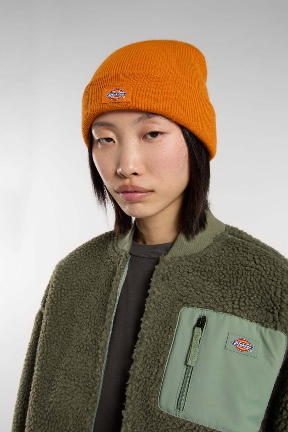 DICKIES GIBSLAND BEANIE en color NARANJA  (4)