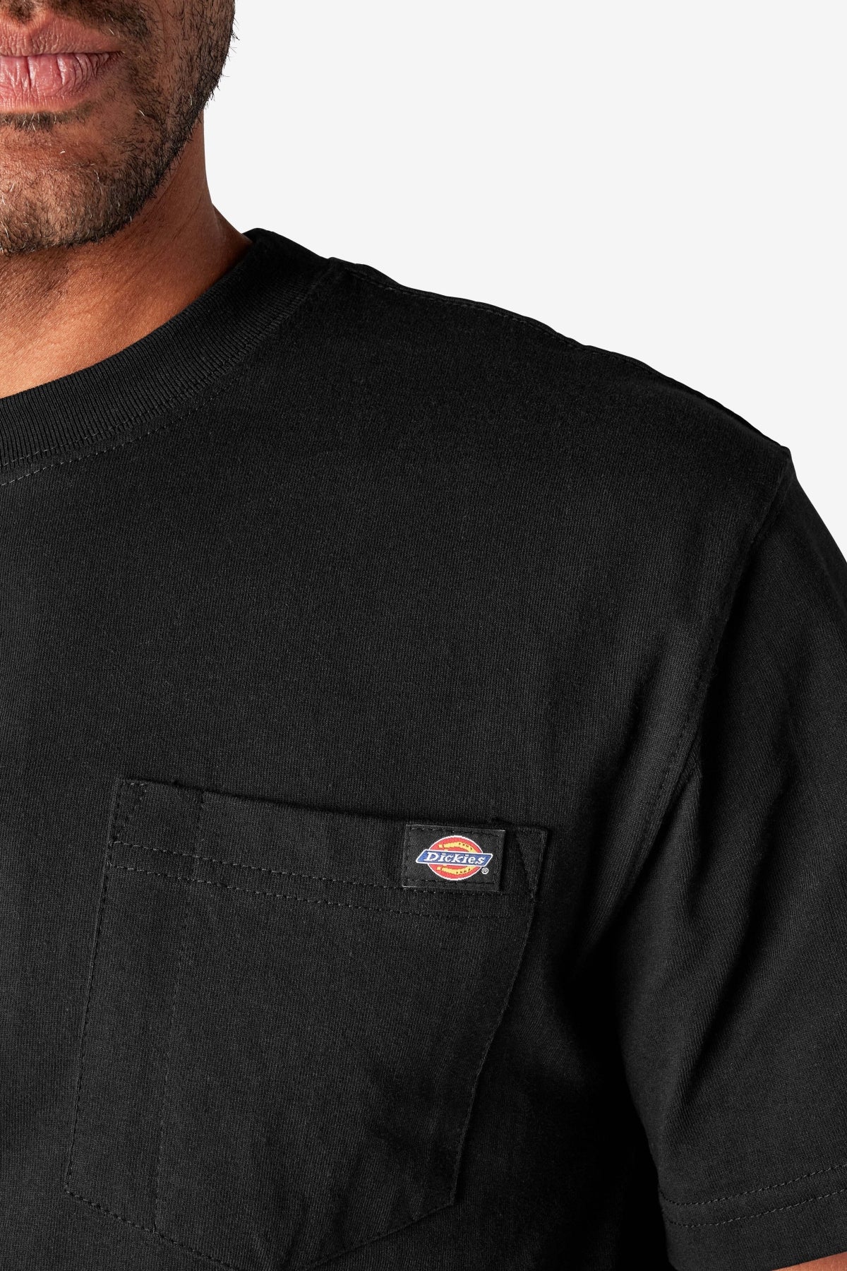 DICKIES HEAVYWEIGHT SS POCKET en color NEGRO  (3)