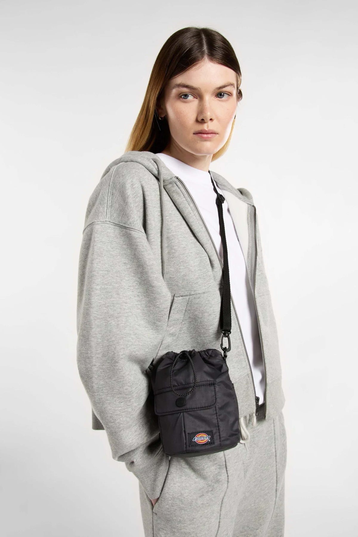 DICKIES UNIONVILLE POUCH en color NEGRO  (4)