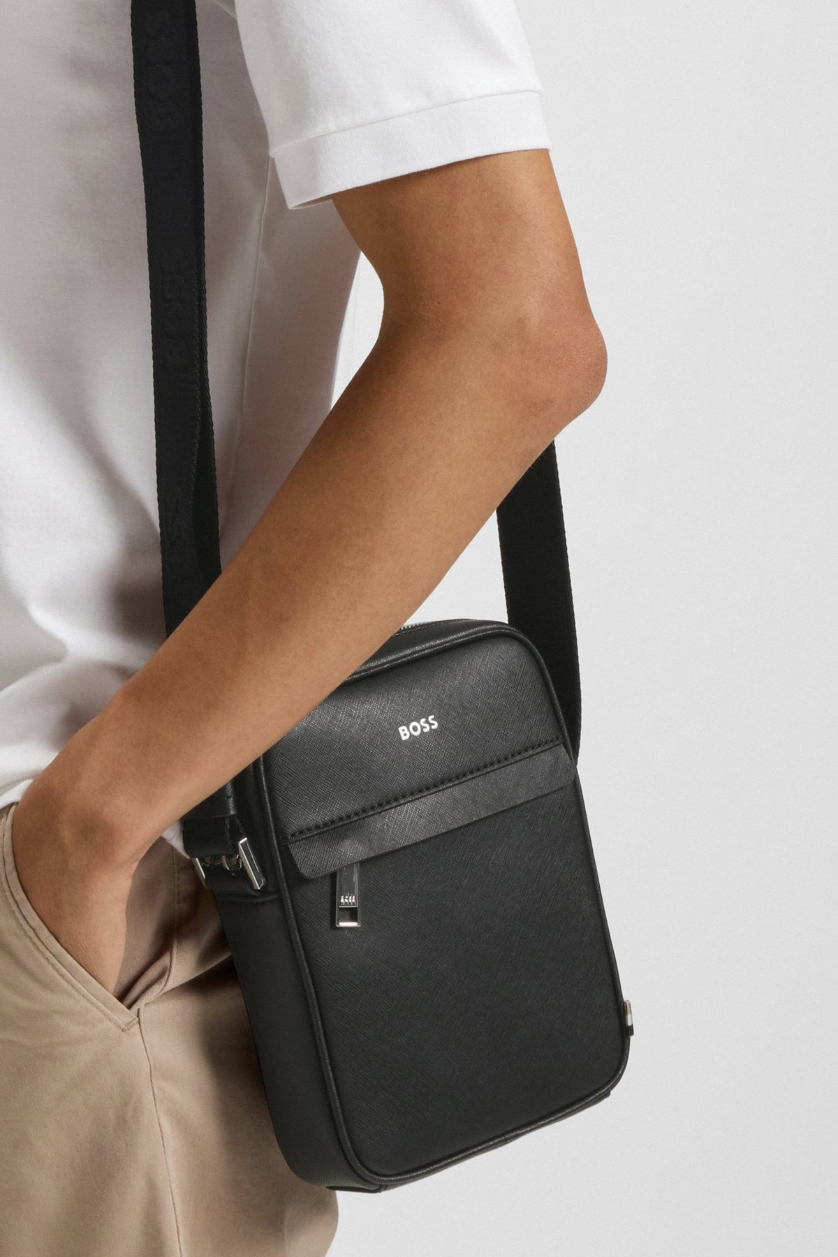 HUGO BOSS ZAIR MN NS ZIP en color NEGRO  (4)