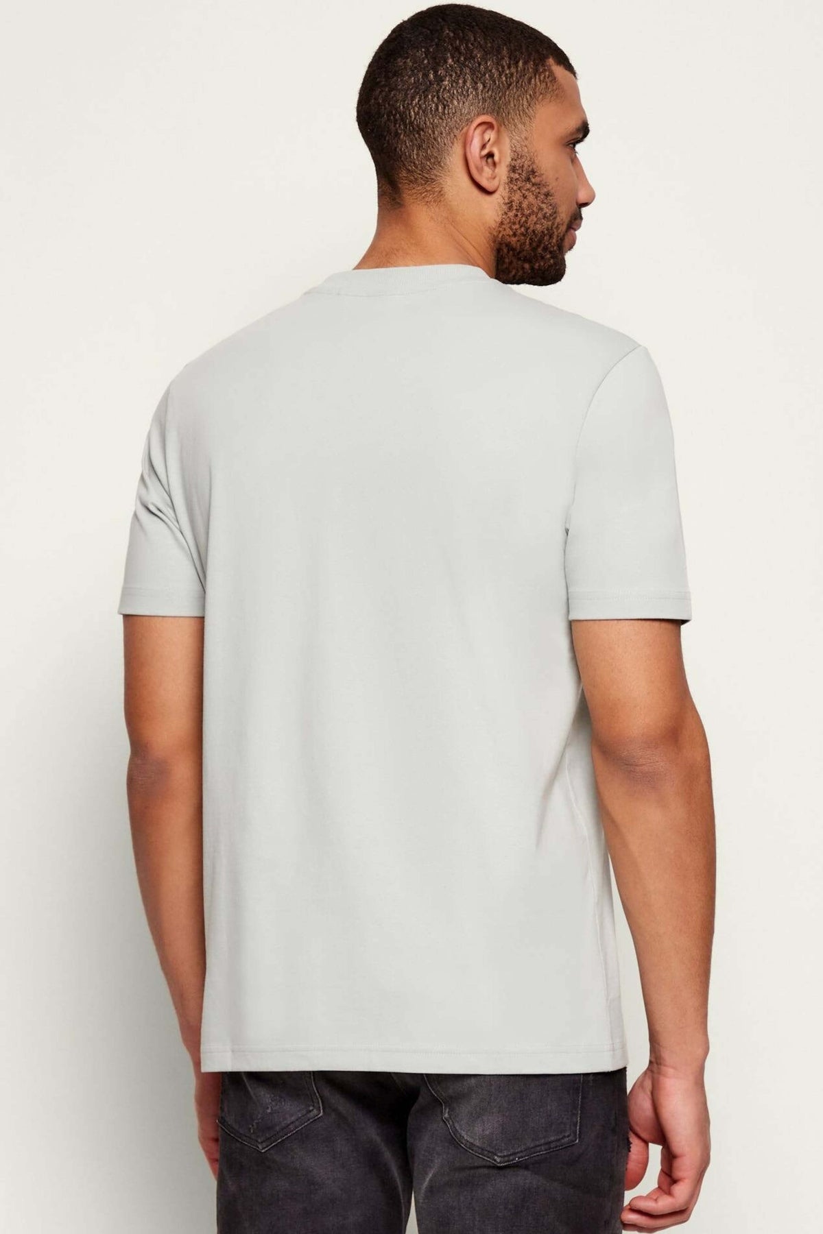 BOSS  TE INSIGNIA  en color GRIS  (2)