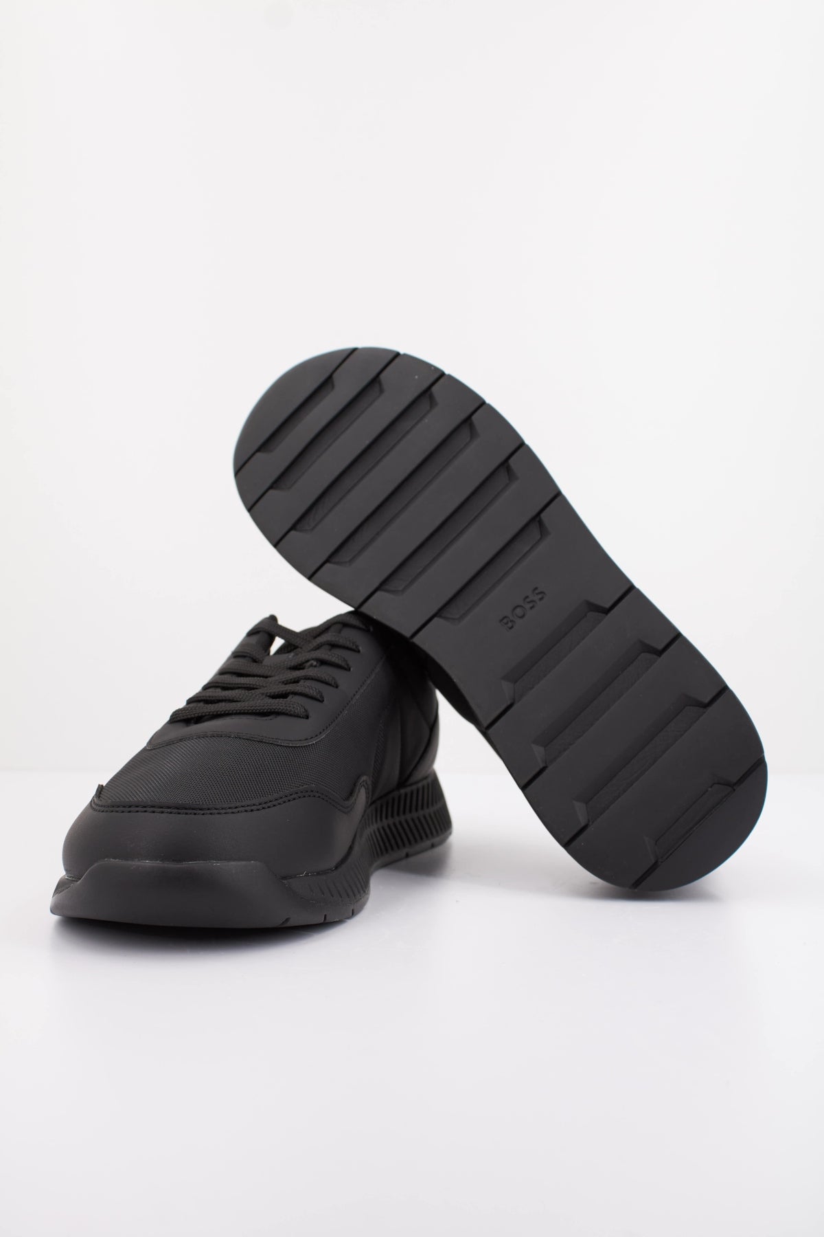 BOSS TITANIUM RUNN NYPUN en color NEGRO  (5)
