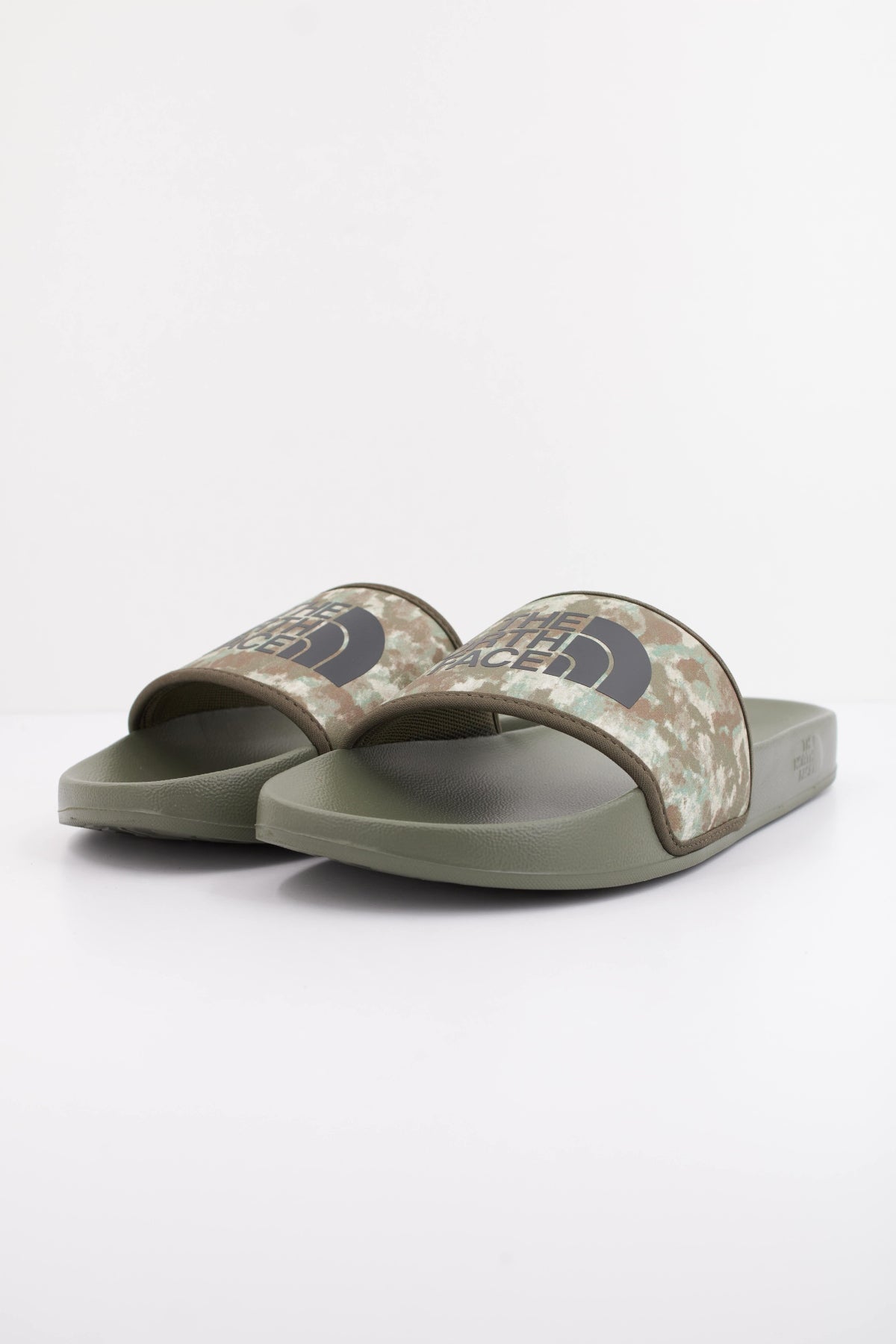 THE NORTH FACE PALA M BASECAMP SLIDE en color VERDE  (2)