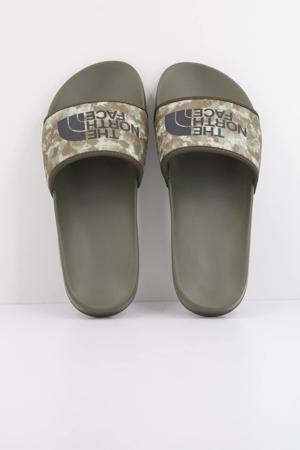THE NORTH FACE PALA M BASECAMP SLIDE en color VERDE  (3)