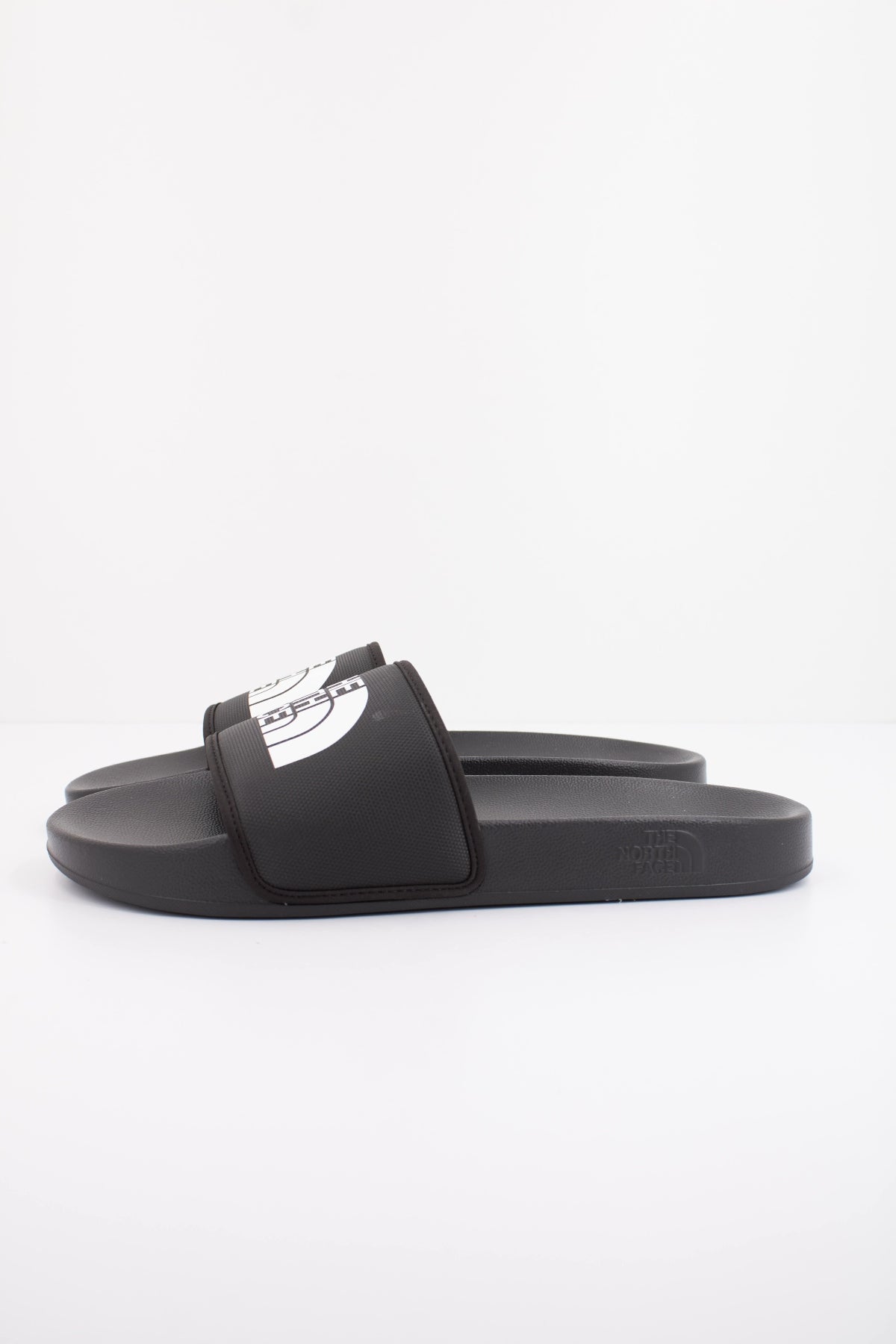 THE NORTH FACE PALA M BASECAMP SLIDE en color NEGRO  (1)
