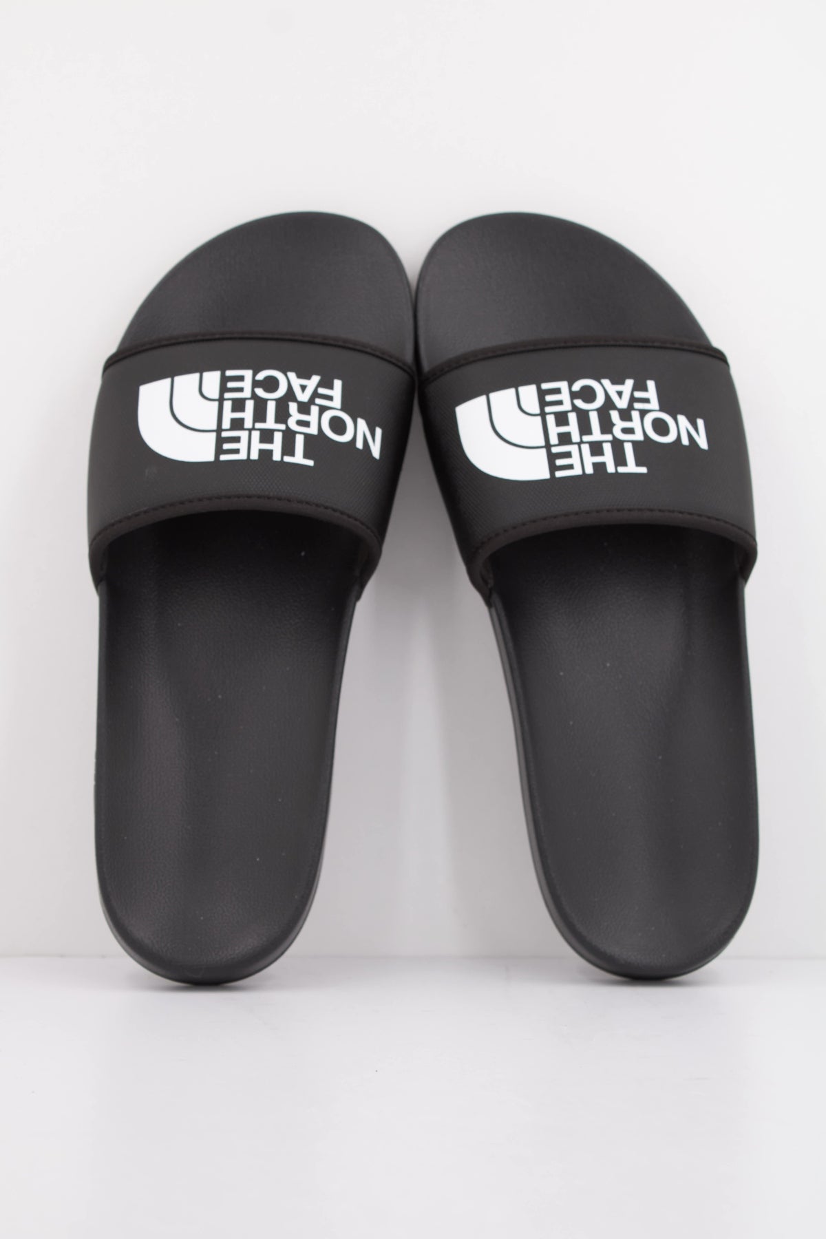 THE NORTH FACE PALA M BASECAMP SLIDE en color NEGRO  (3)