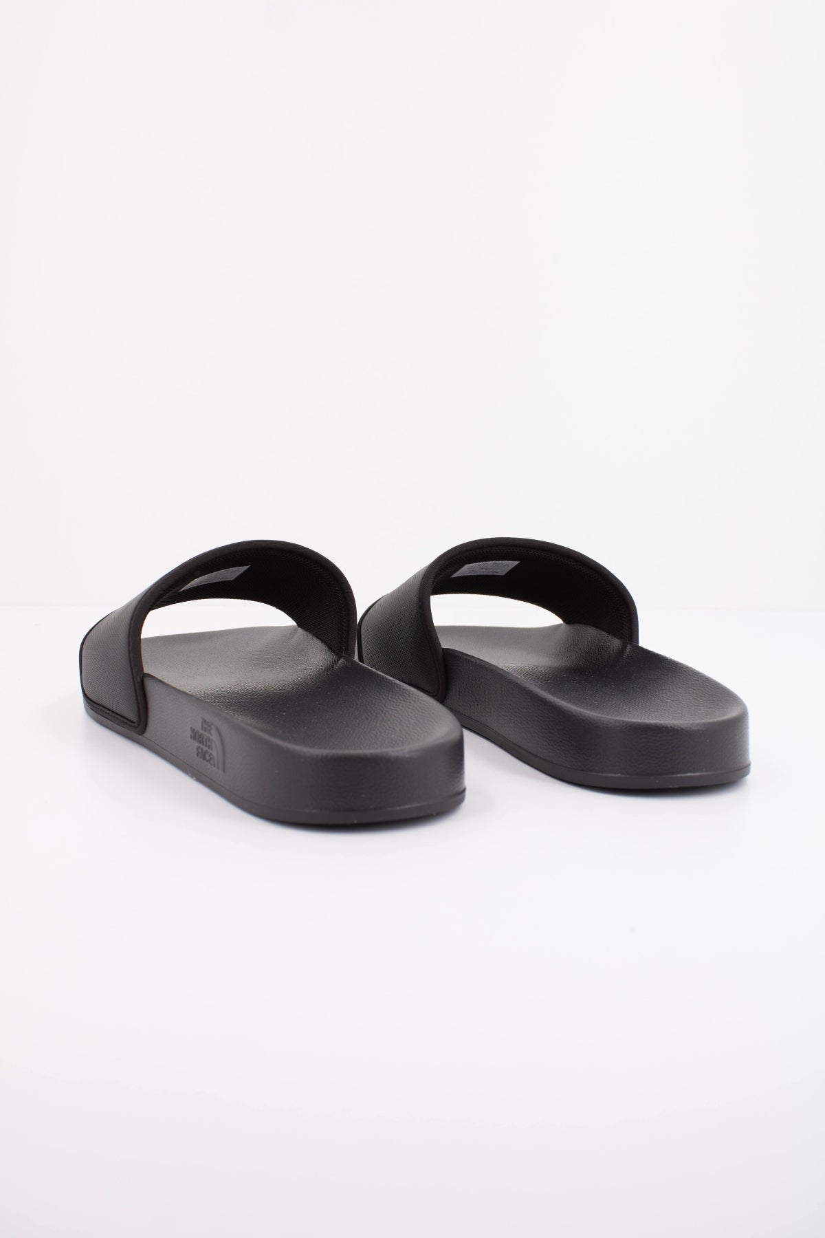 THE NORTH FACE PALA M BASECAMP SLIDE en color NEGRO  (4)