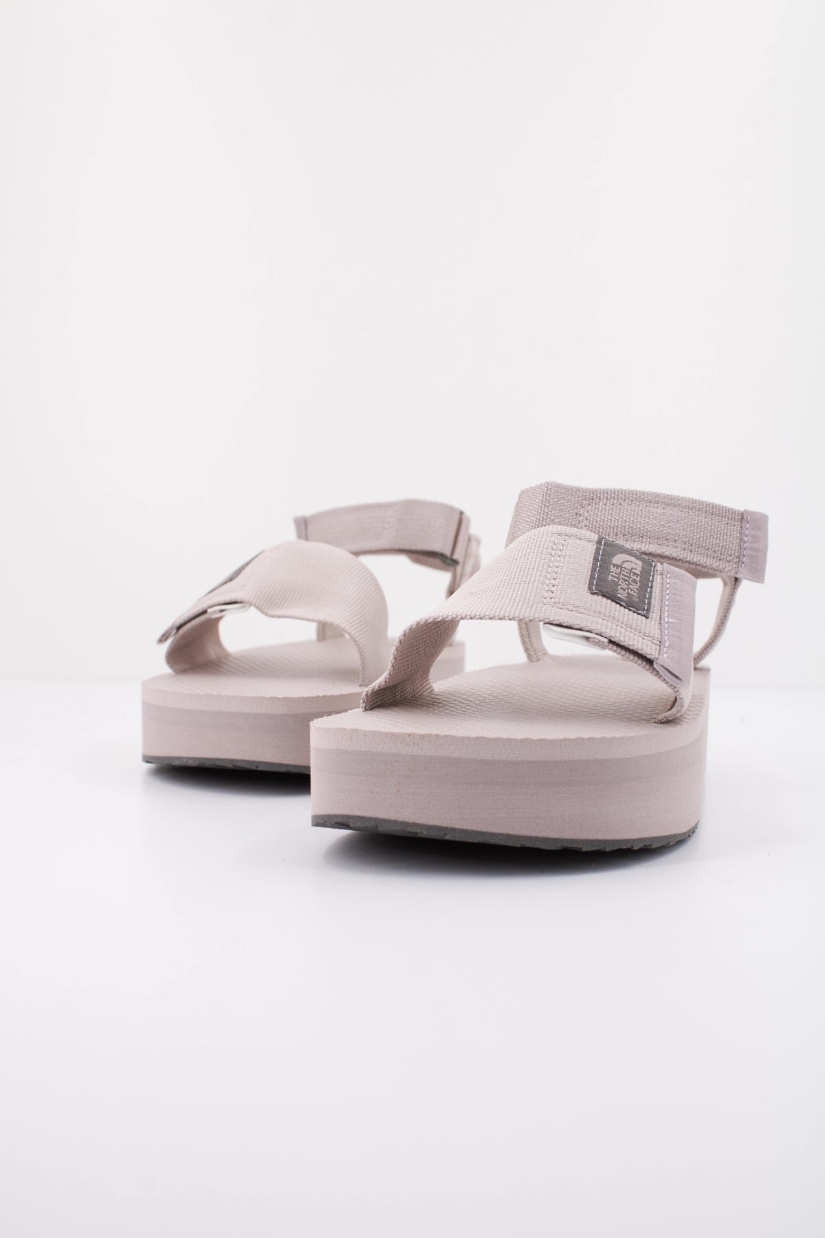 THE NORTH FACE W SKEENA PLATFORM MOON en color GRIS  (2)