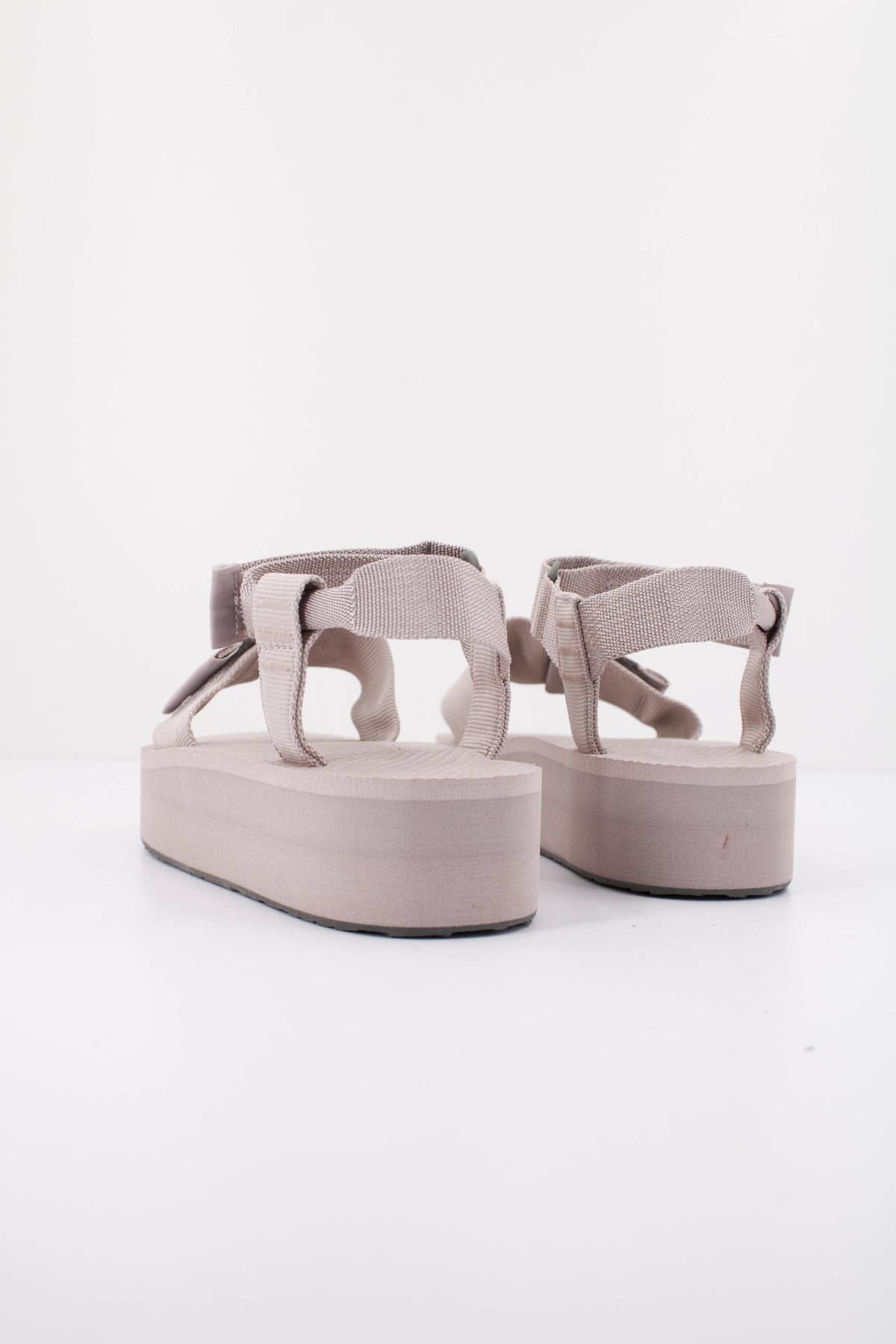 THE NORTH FACE W SKEENA PLATFORM MOON en color GRIS  (4)