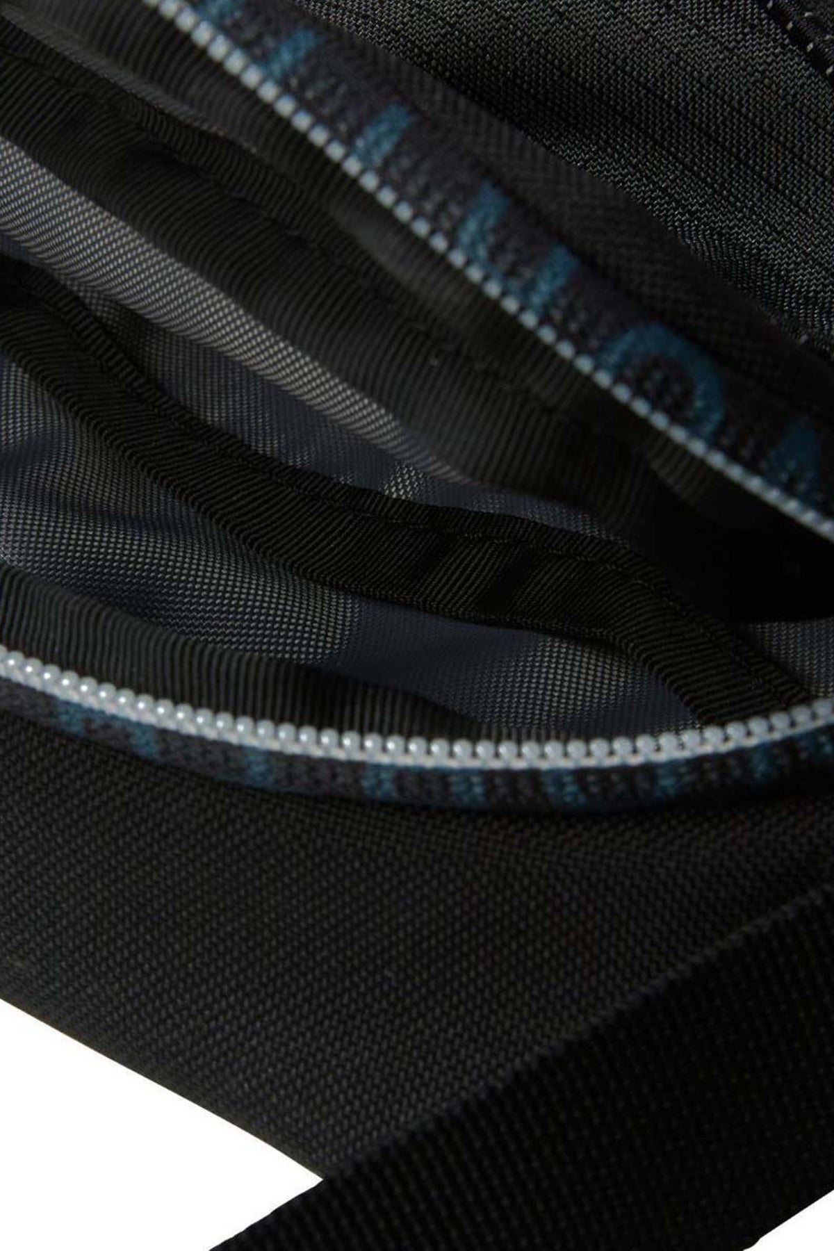 THE NORTH FACE NFAUCIO  en color NEGRO  (3)