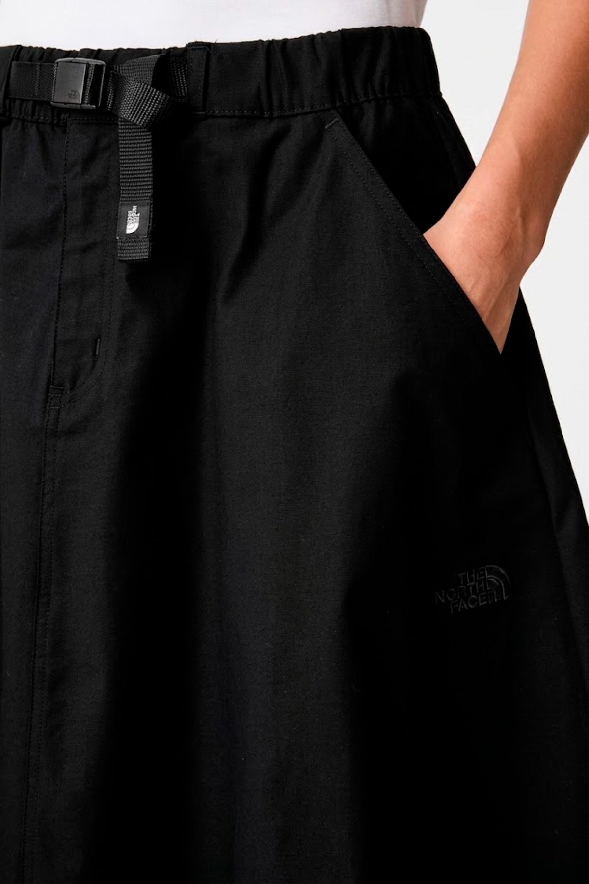 THE NORTH FACE W PINECREST BLT en color NEGRO  (3)