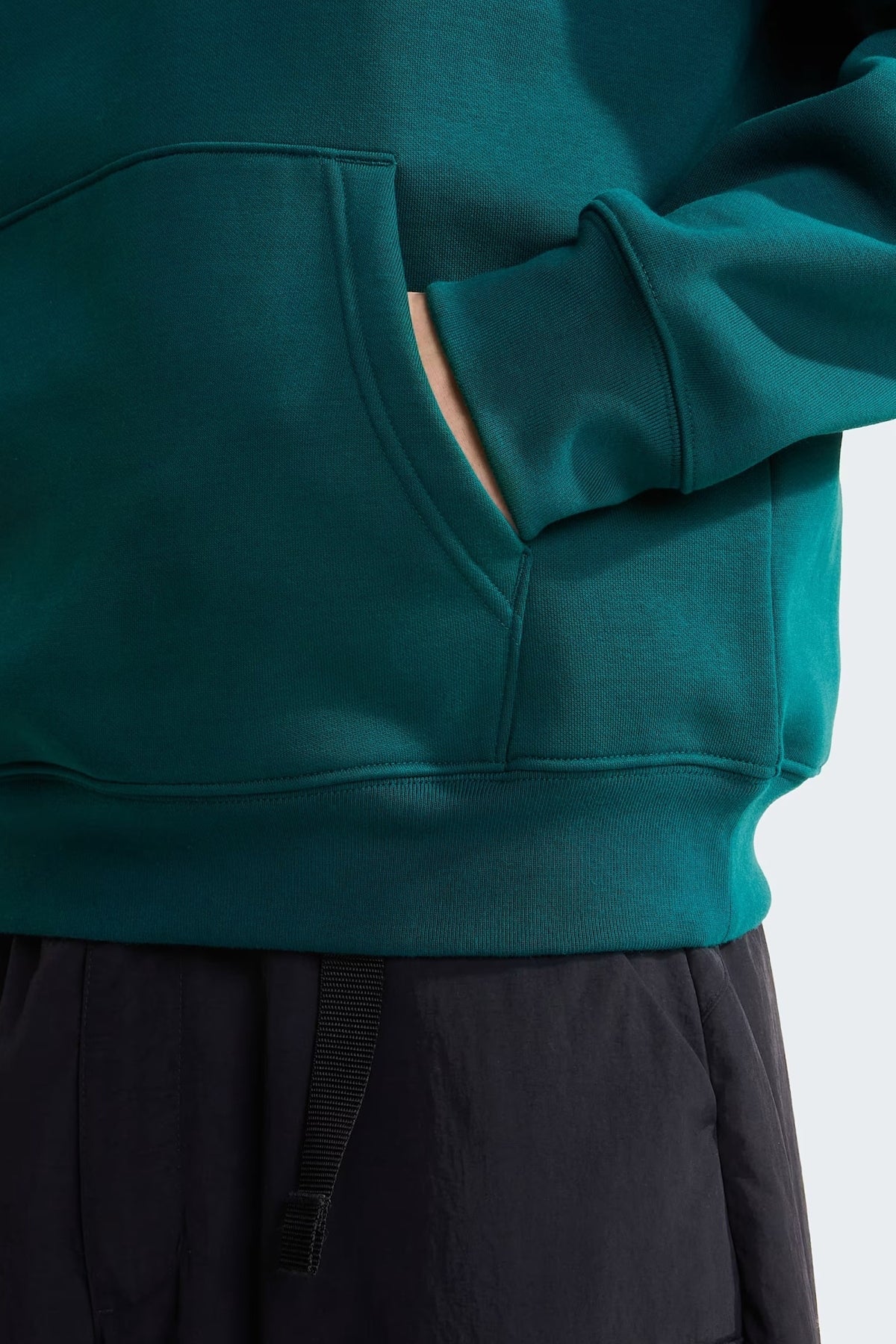 THE NORTH FACE M ESS DP REG HOODIE en color VERDE  (3)