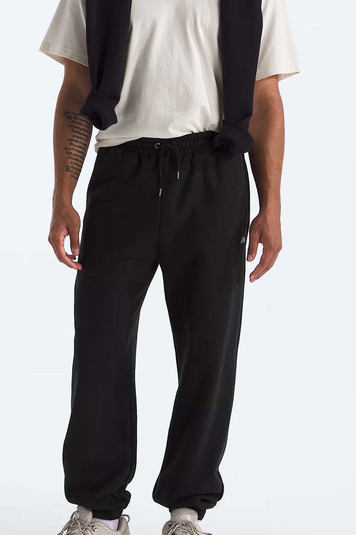 THE NORTH FACE M ESS SD RLX PANT en color NEGRO  (1)