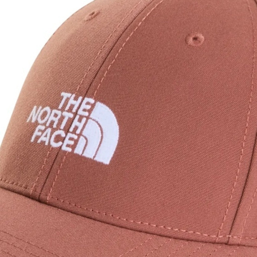 THE NORTH FACE RECYCLED  CLASSIC HAT en color ROSA  (6)