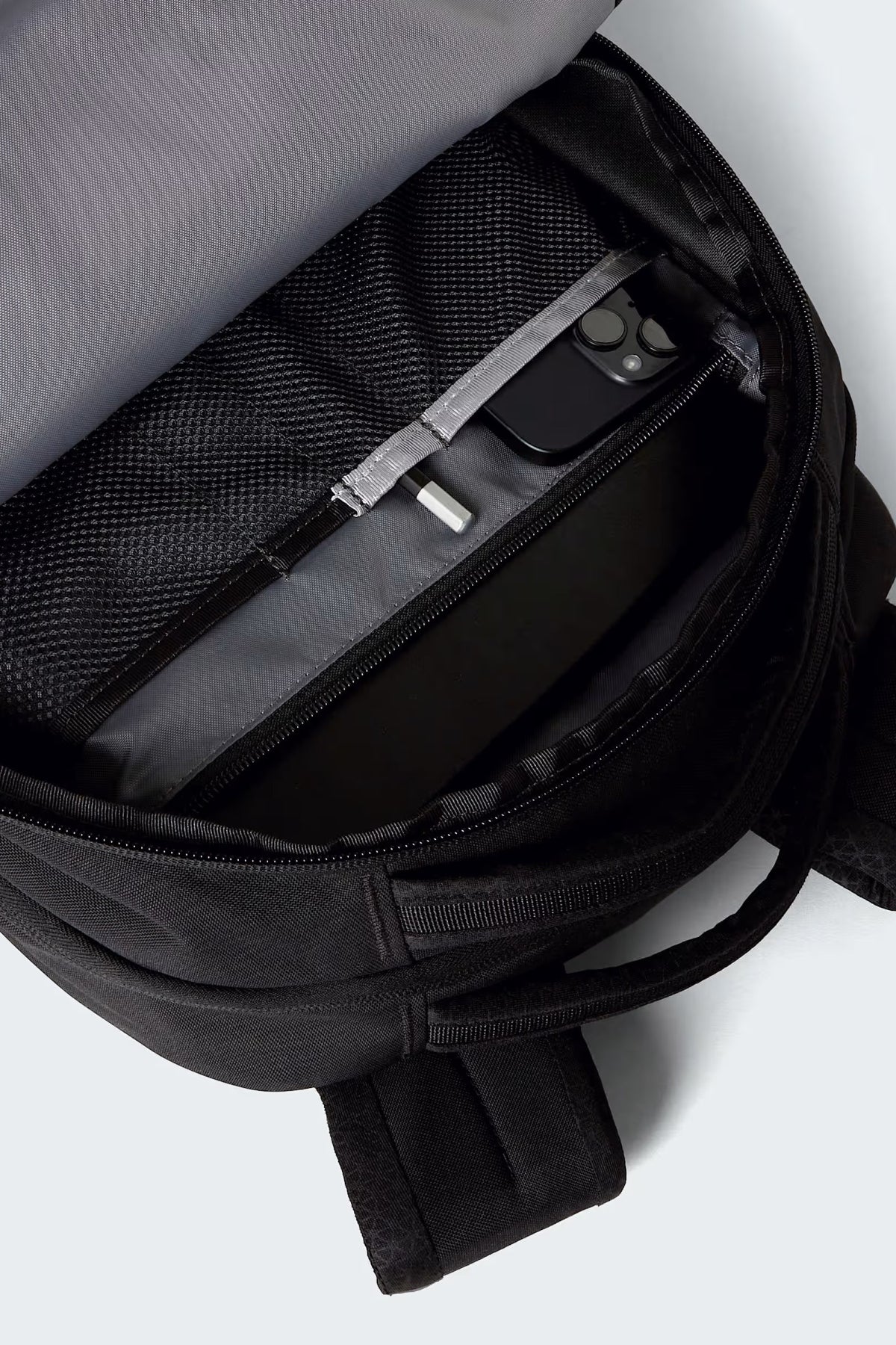 THE NORTH FACE VAULT BACKPACK en color NEGRO  (6)