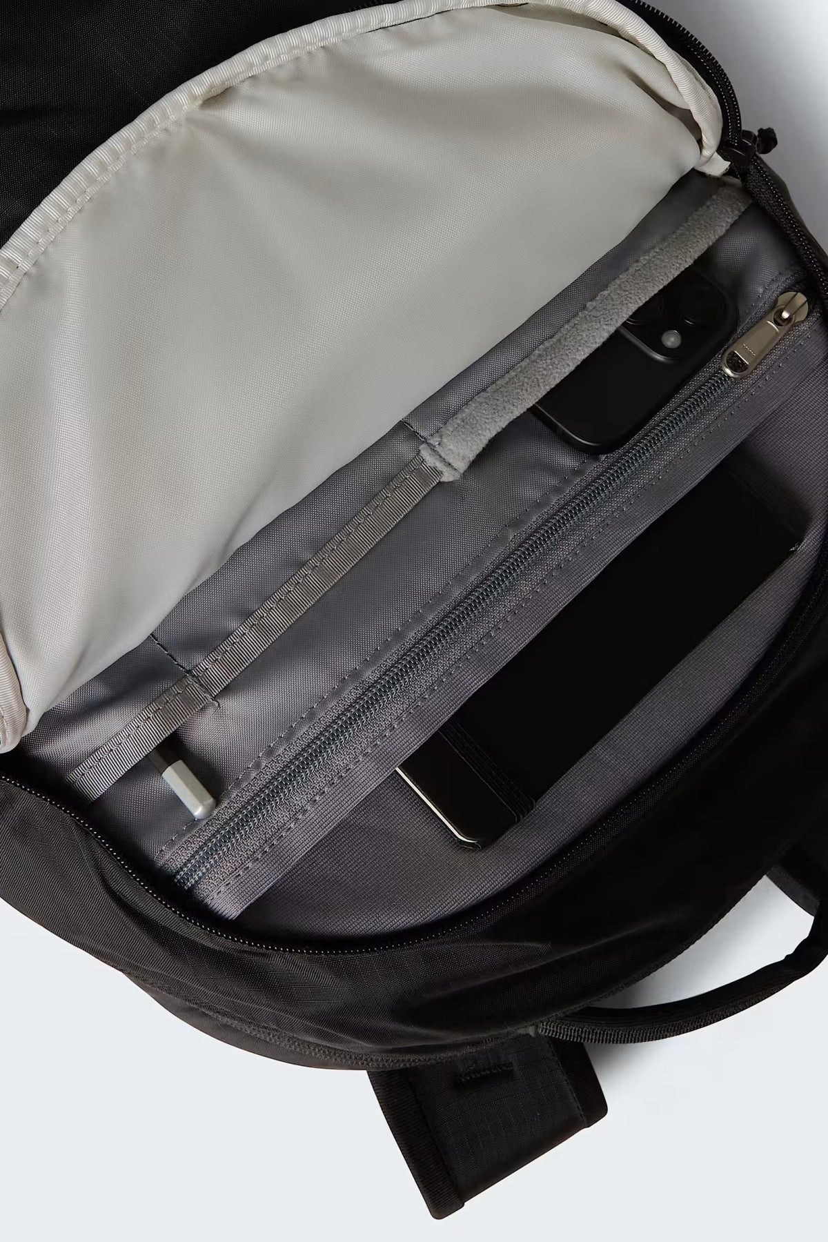THE NORTH FACE BOREALIS BACKPACK en color NEGRO  (4)