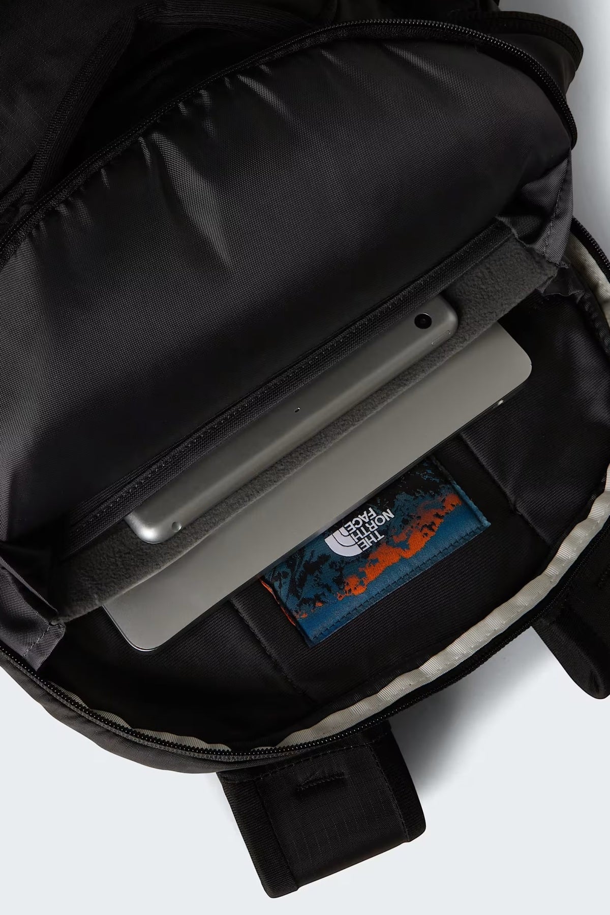 THE NORTH FACE BOREALIS BACKPACK en color NEGRO  (5)
