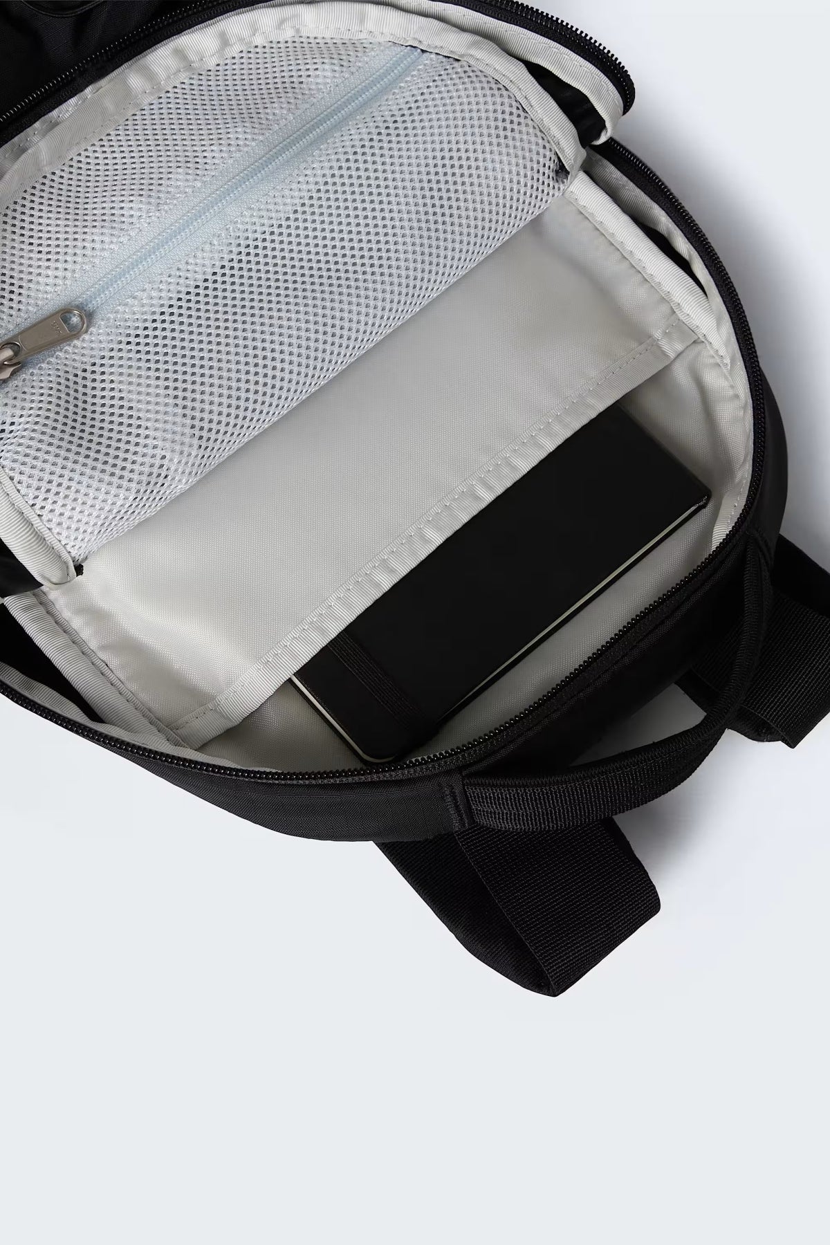 THE NORTH FACE BOREALIS MINI BKP en color NEGRO  (4)
