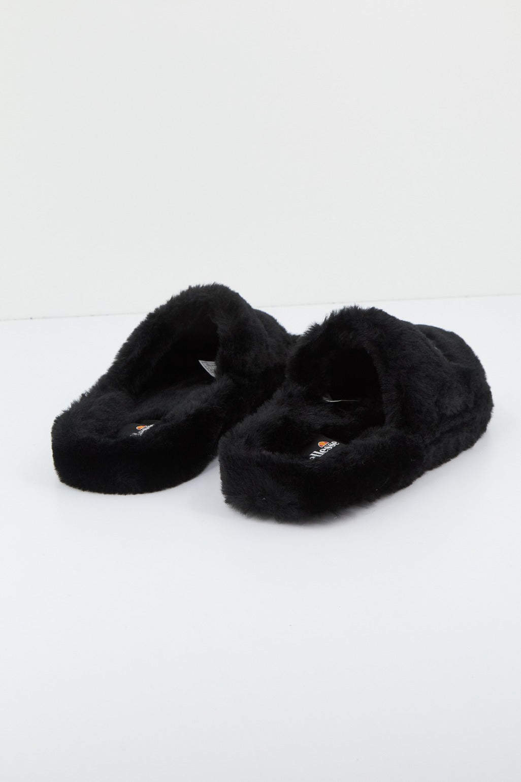 ELLESSE FILIPPO SLIPPER en color NEGRO  (3)