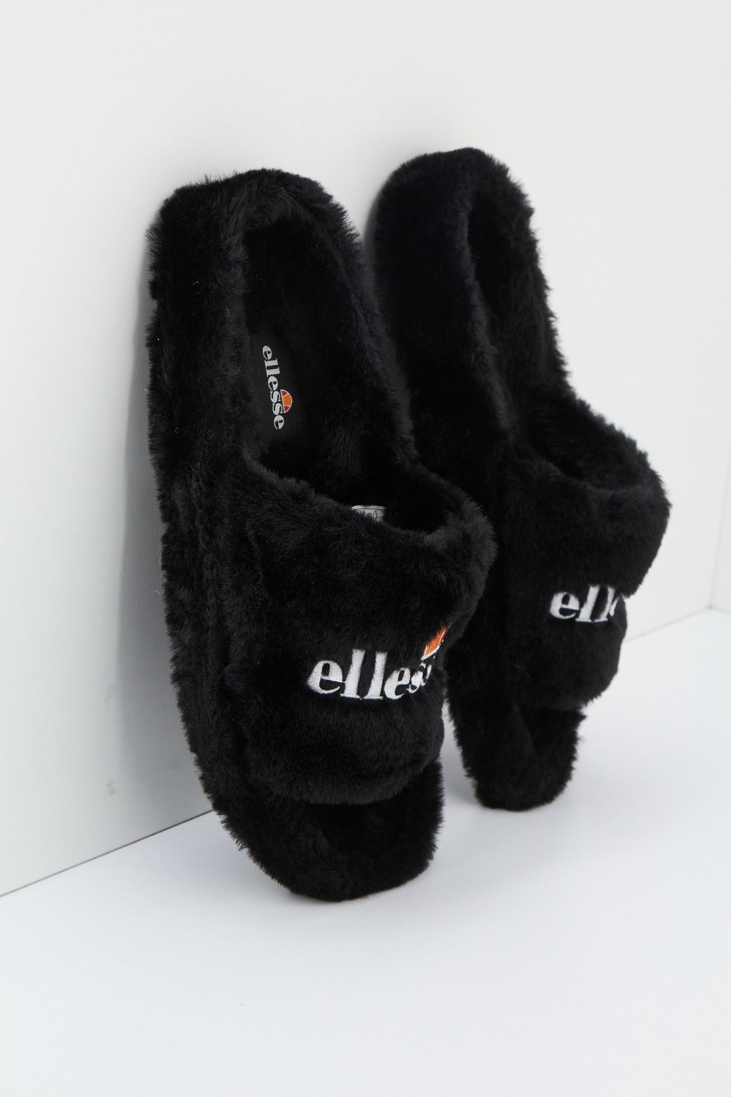 ELLESSE FILIPPO SLIPPER en color NEGRO  (4)