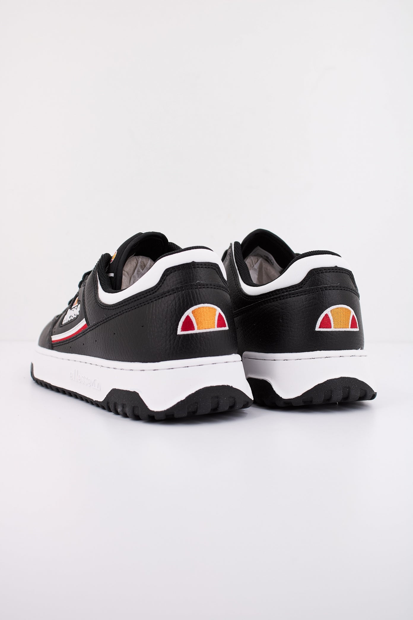 ELLESSE SHVF en color NEGRO  (4)