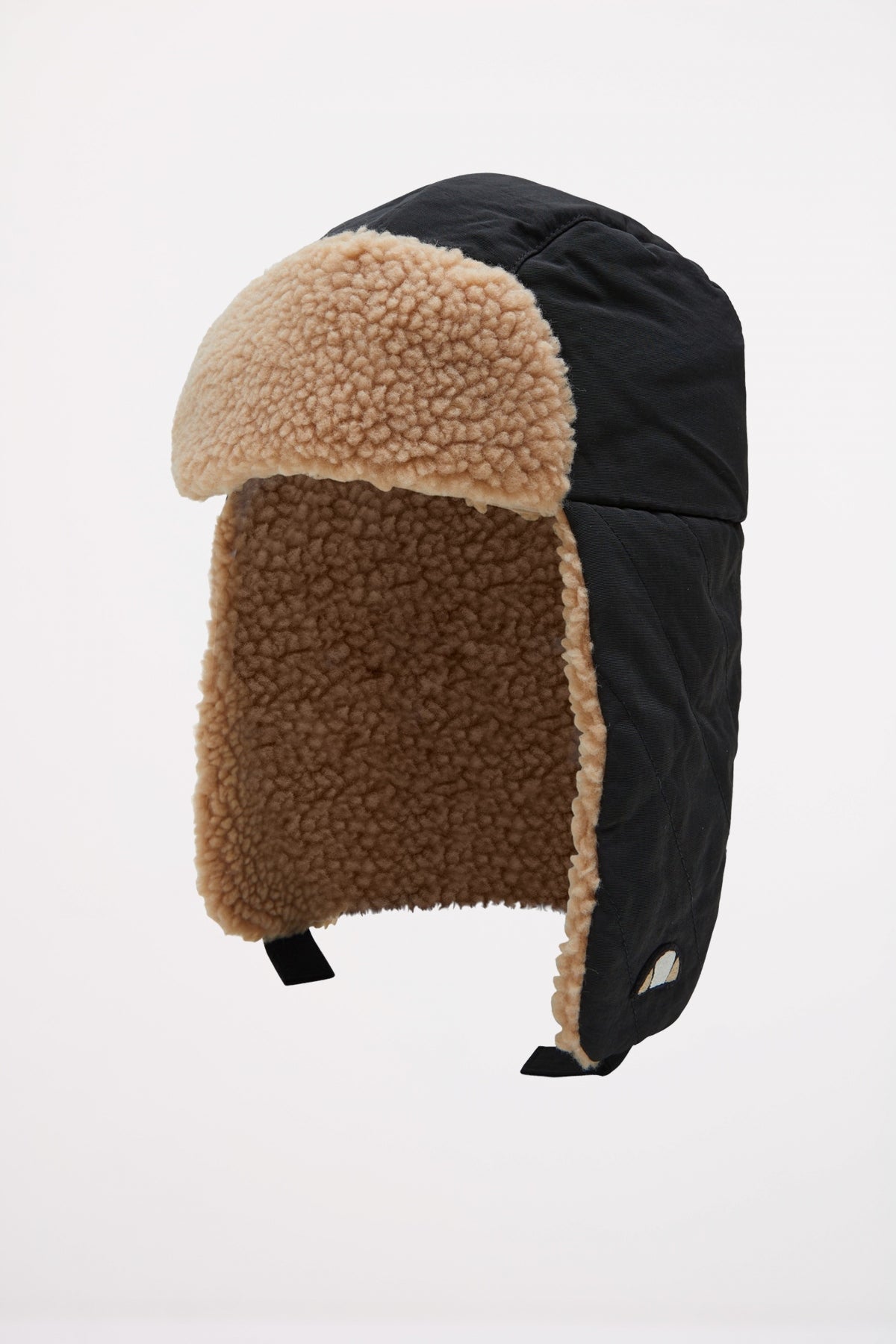 ELLESSE ALMOND TRAPPER en color NEGRO  (1)