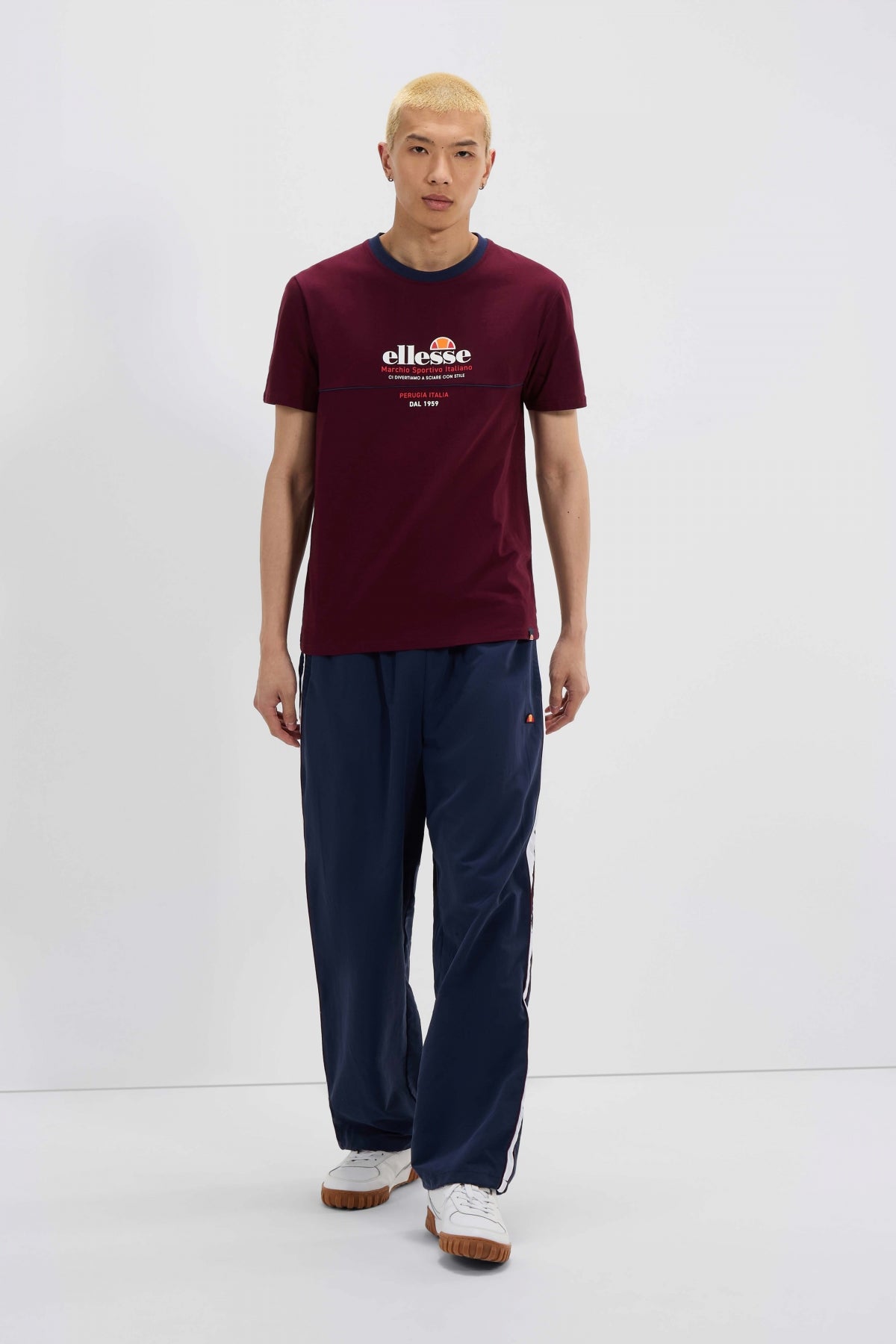 ELLESSE SVELLAN TEE en color BURDEOS  (4)