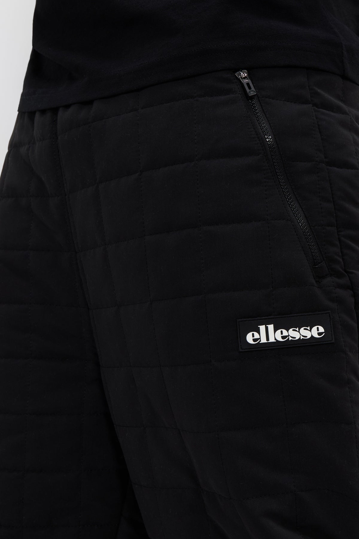 ELLESSE REMERA TRACK PANT en color NEGRO  (3)