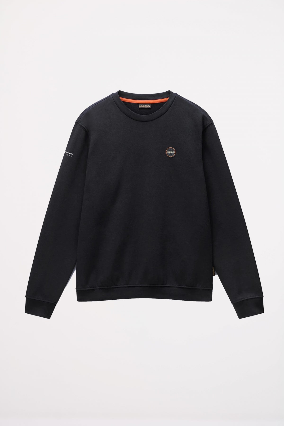 NAPAPIJRI  B-BADGE en color NEGRO  (2)