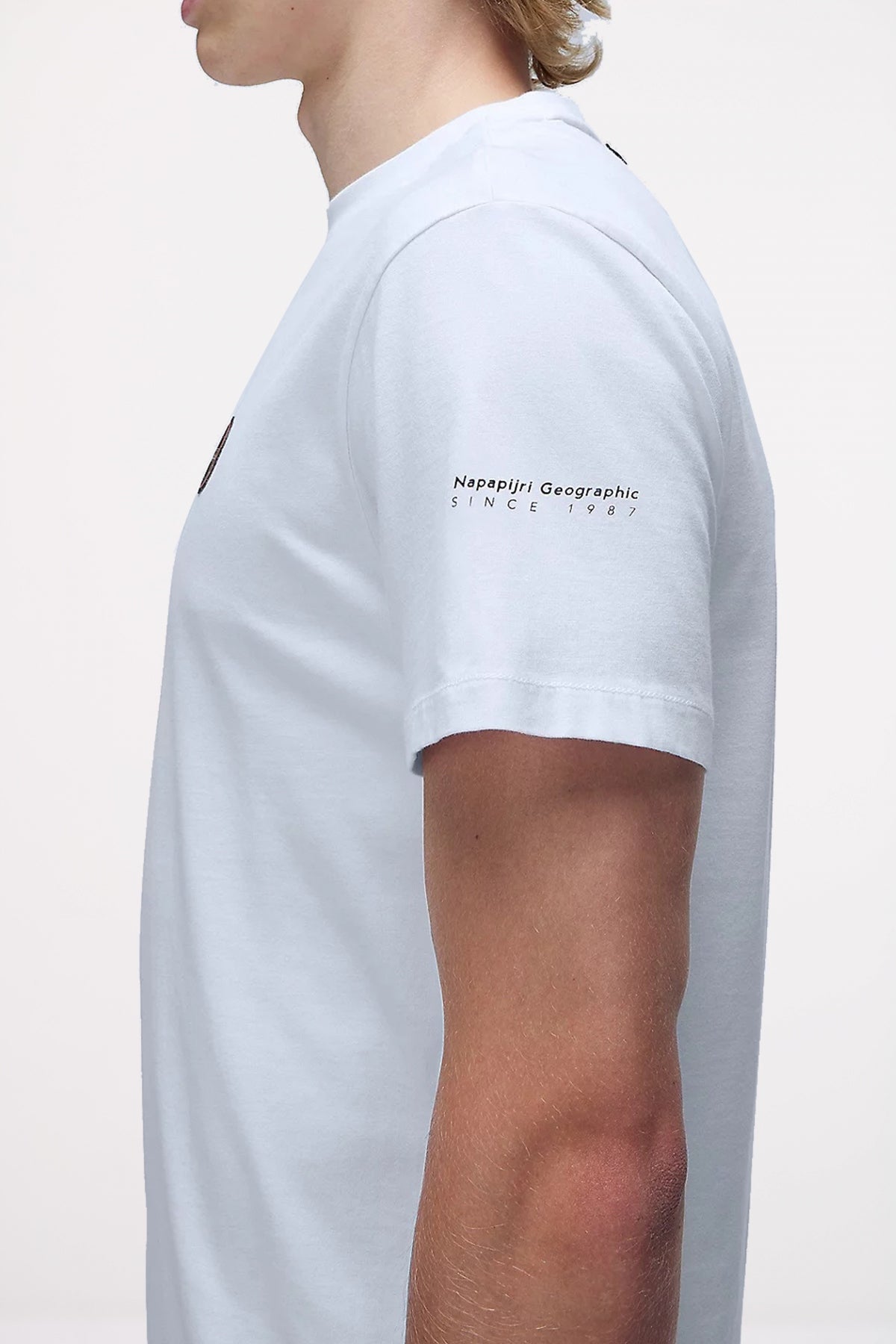 NAPAPIJRI BADGE  en color BLANCO  (4)