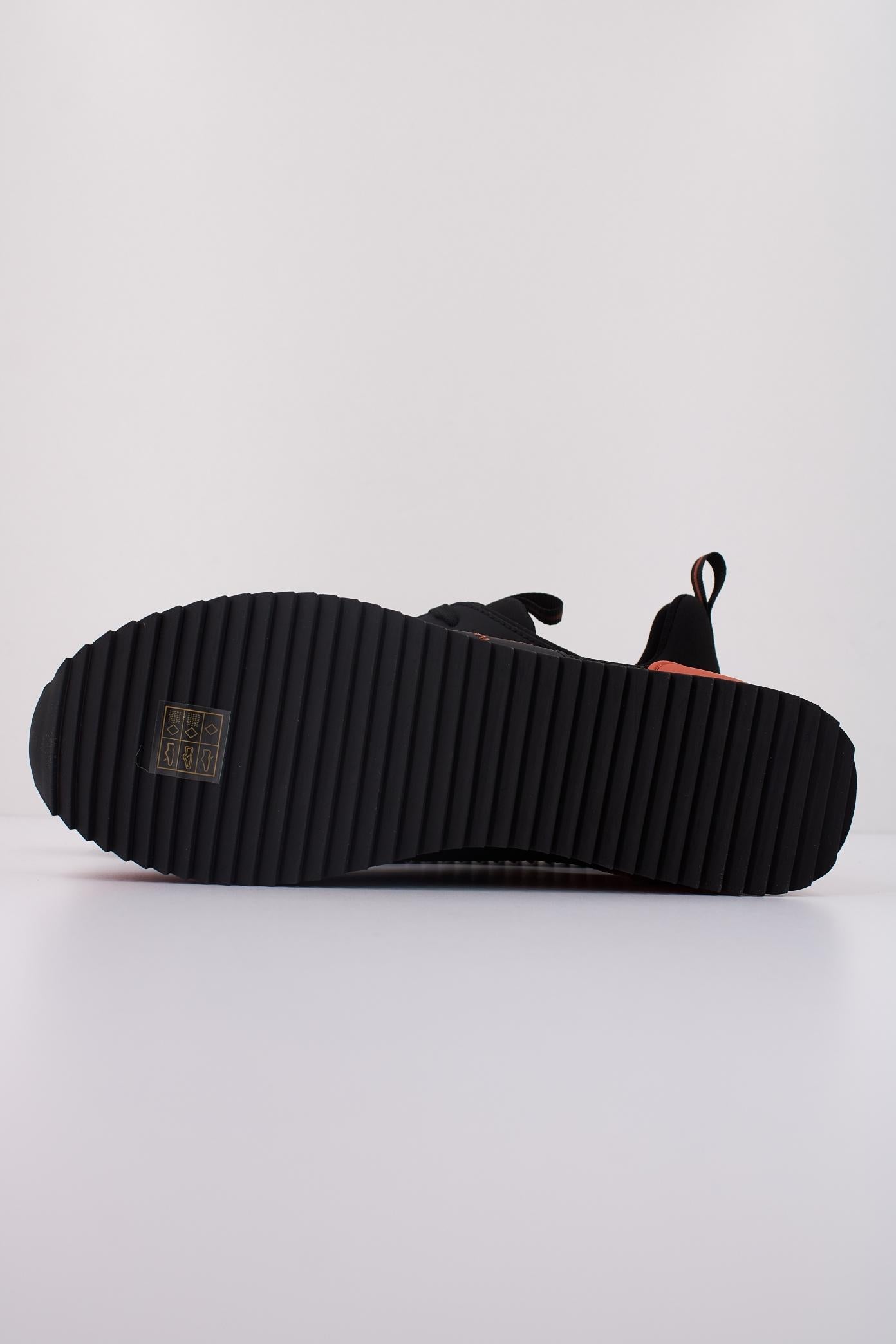 EMPORIO ARMANI XX XK en color NEGRO  (5)