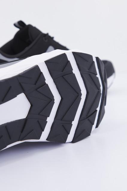 EMPORIO ARMANI  SNEAKER en color NEGRO  (4)