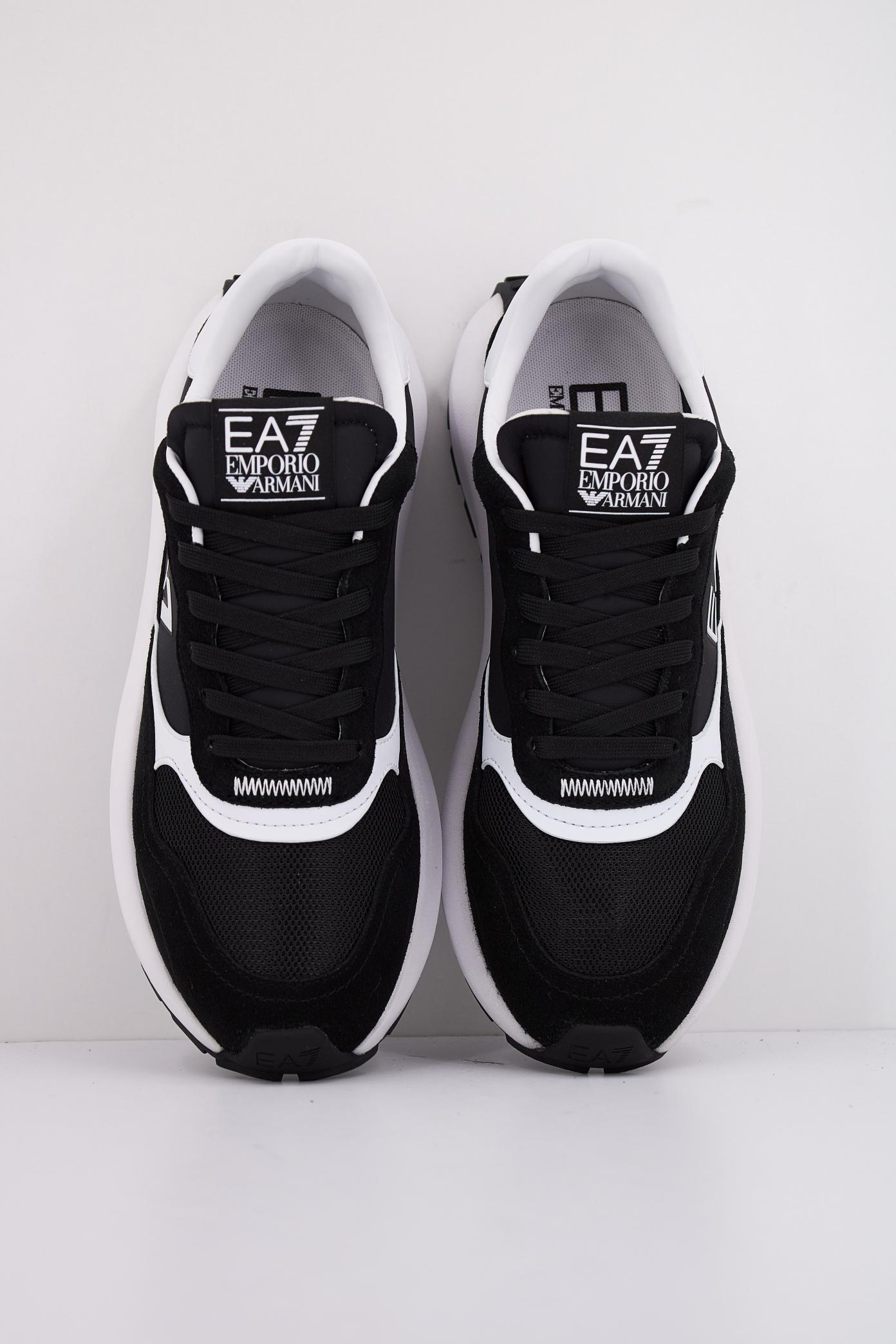EA WADER en color NEGRO  (3)