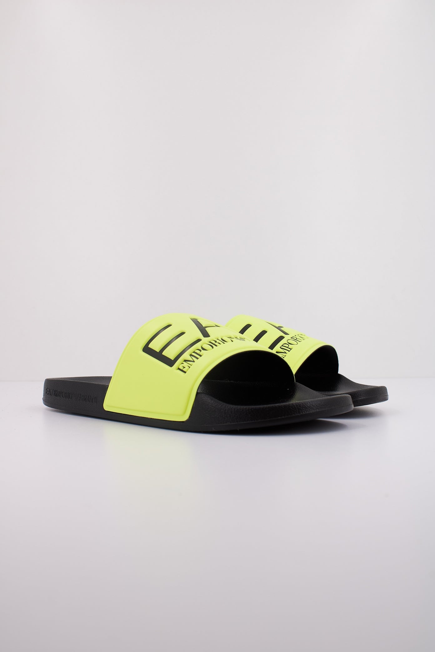 EMPORIO ARMANI SCARPE BEACHWEAR en color AMARILLO  (2)