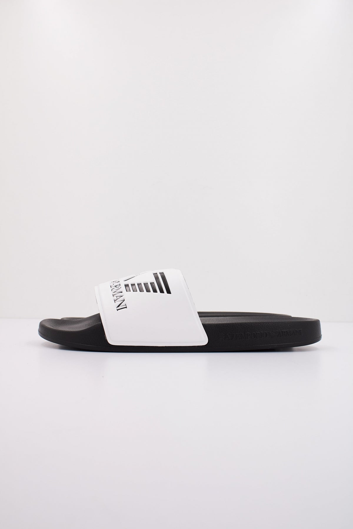EMPORIO ARMANI SCARPE BEACHWEAR en color BLANCO  (1)