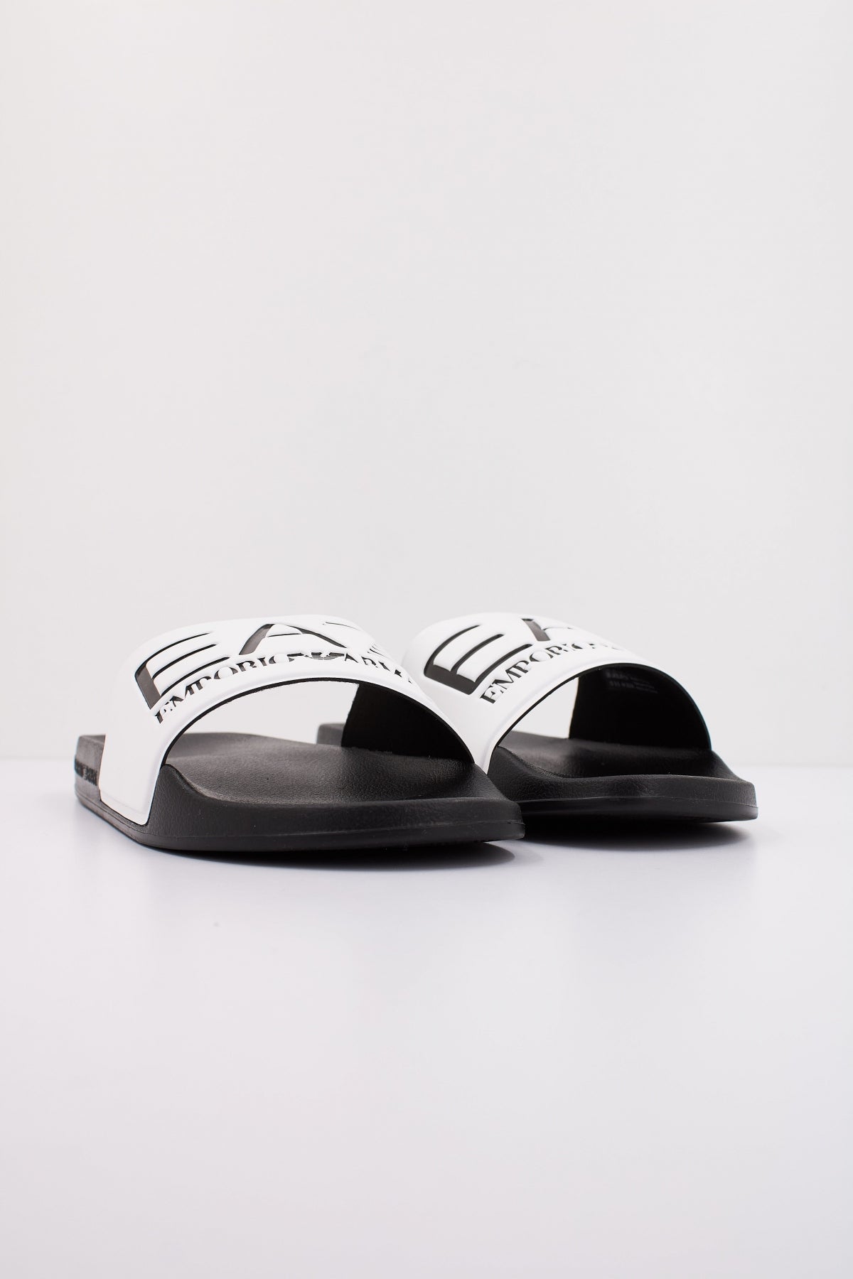 EMPORIO ARMANI SCARPE BEACHWEAR en color BLANCO  (2)