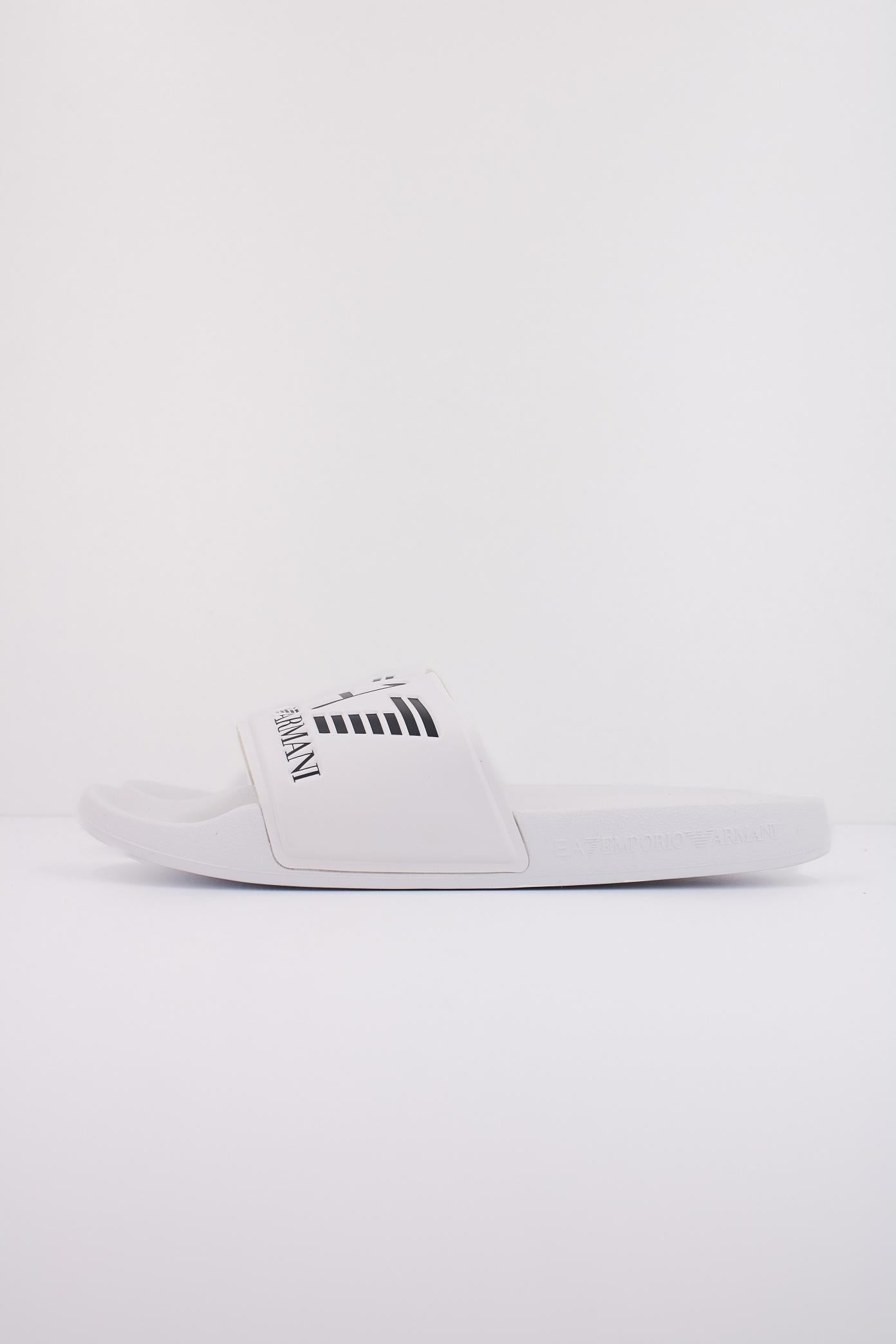 EMPORIO ARMANI SCARPE BEACHWEAR en color BLANCO  (1)
