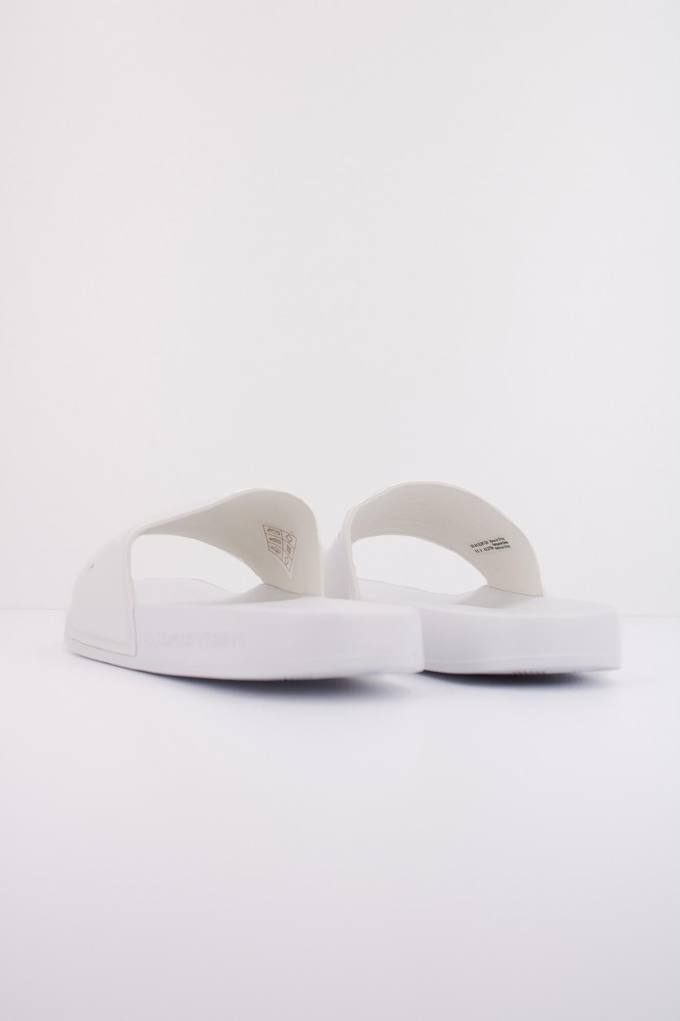 EMPORIO ARMANI SCARPE BEACHWEAR en color BLANCO  (4)