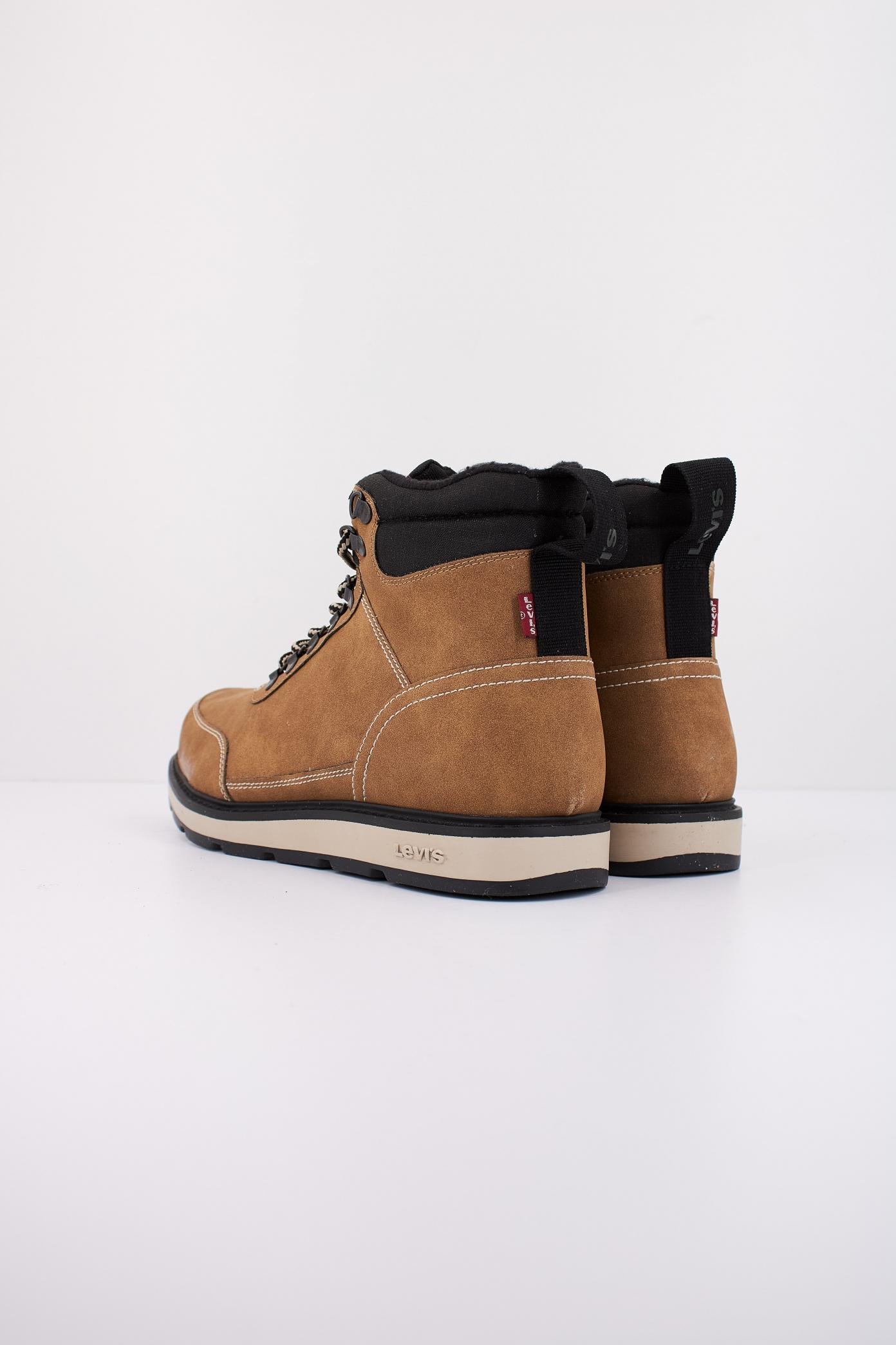 LEVI'S   en color MARRON CLARO  (4)