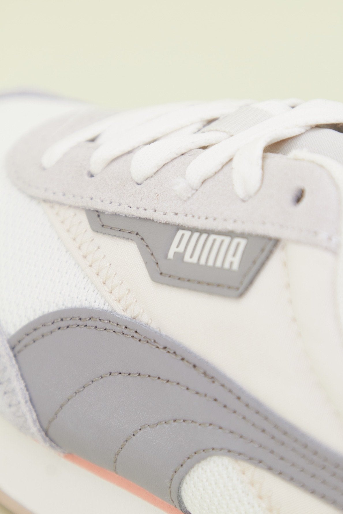 PUMA FUTURE RIDER SOF en color BLANCO  (3)