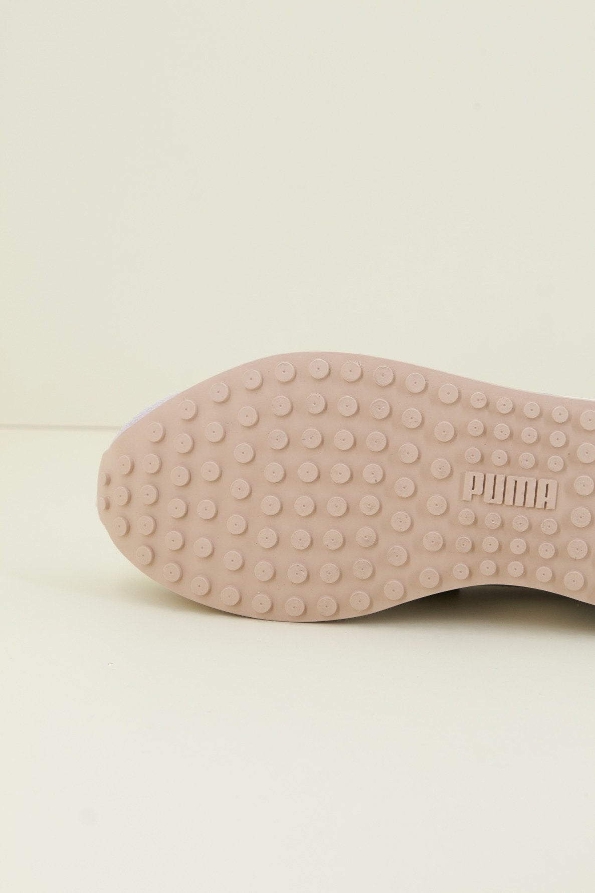 PUMA FUTURE RIDER SOF en color BLANCO  (4)