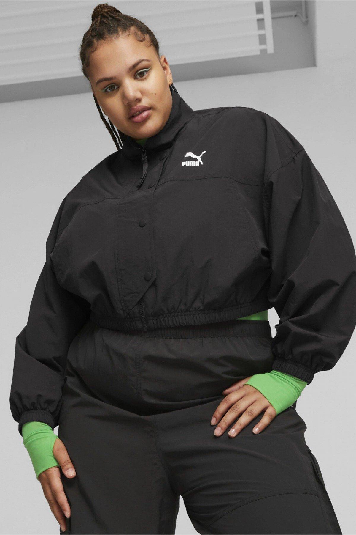 PUMA DARE TO CROPPED WOVEN JACKET en color NEGRO  (1)